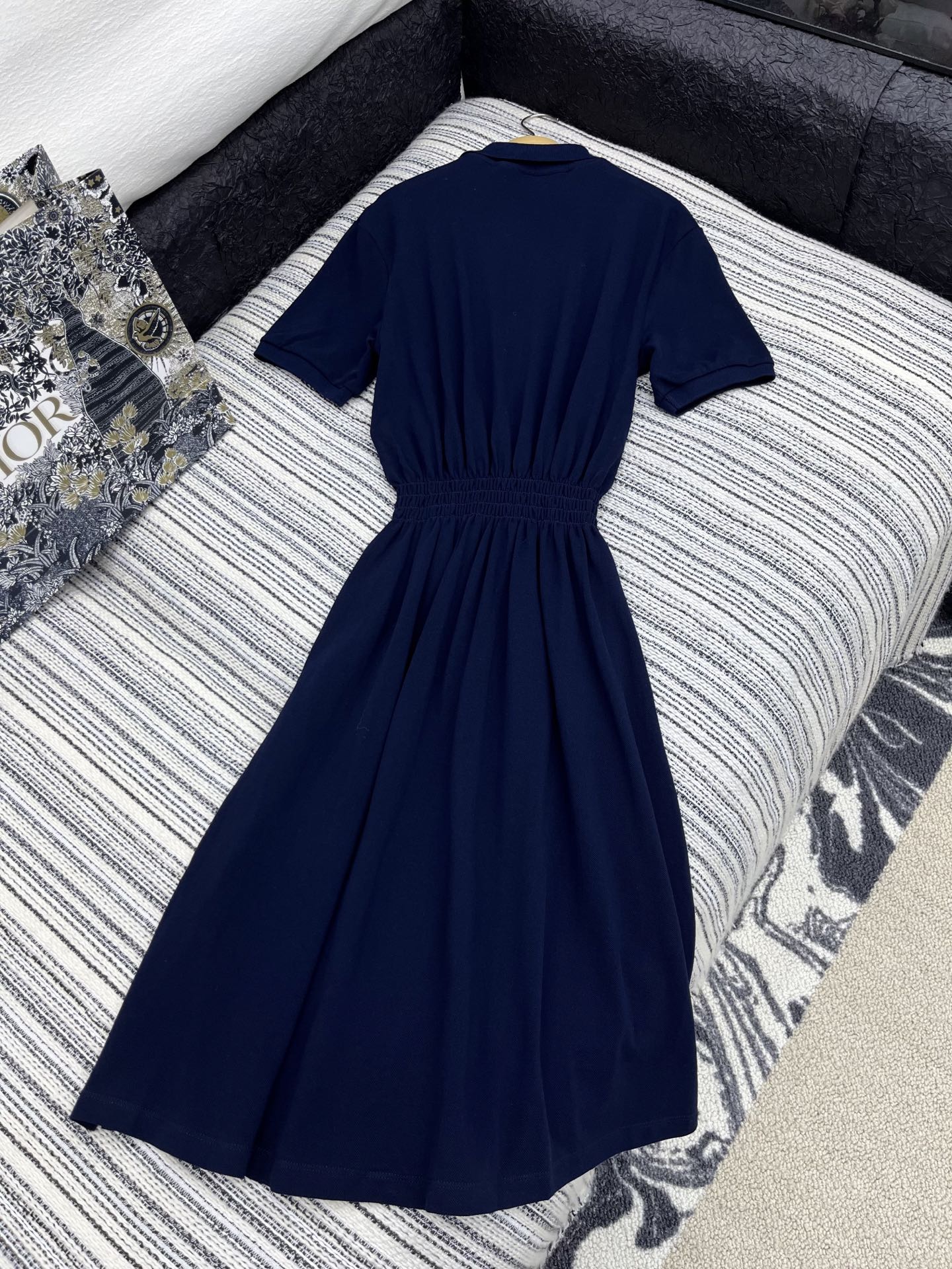 🛒𝐍𝐄𝐖 · 𝟐𝟎𝟐5/爆款现货

【原版定制】   Miu Mi*｜25新款气质收腰短袖polo连衣裙