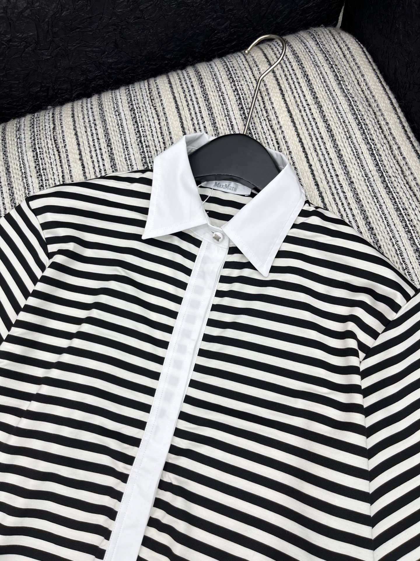 🛒𝐍𝐄𝐖 · 𝟐𝟎𝟐5/爆款现货

原单品质  Maxmar*｜2025新品条纹开衫
定制YB进口人棉材