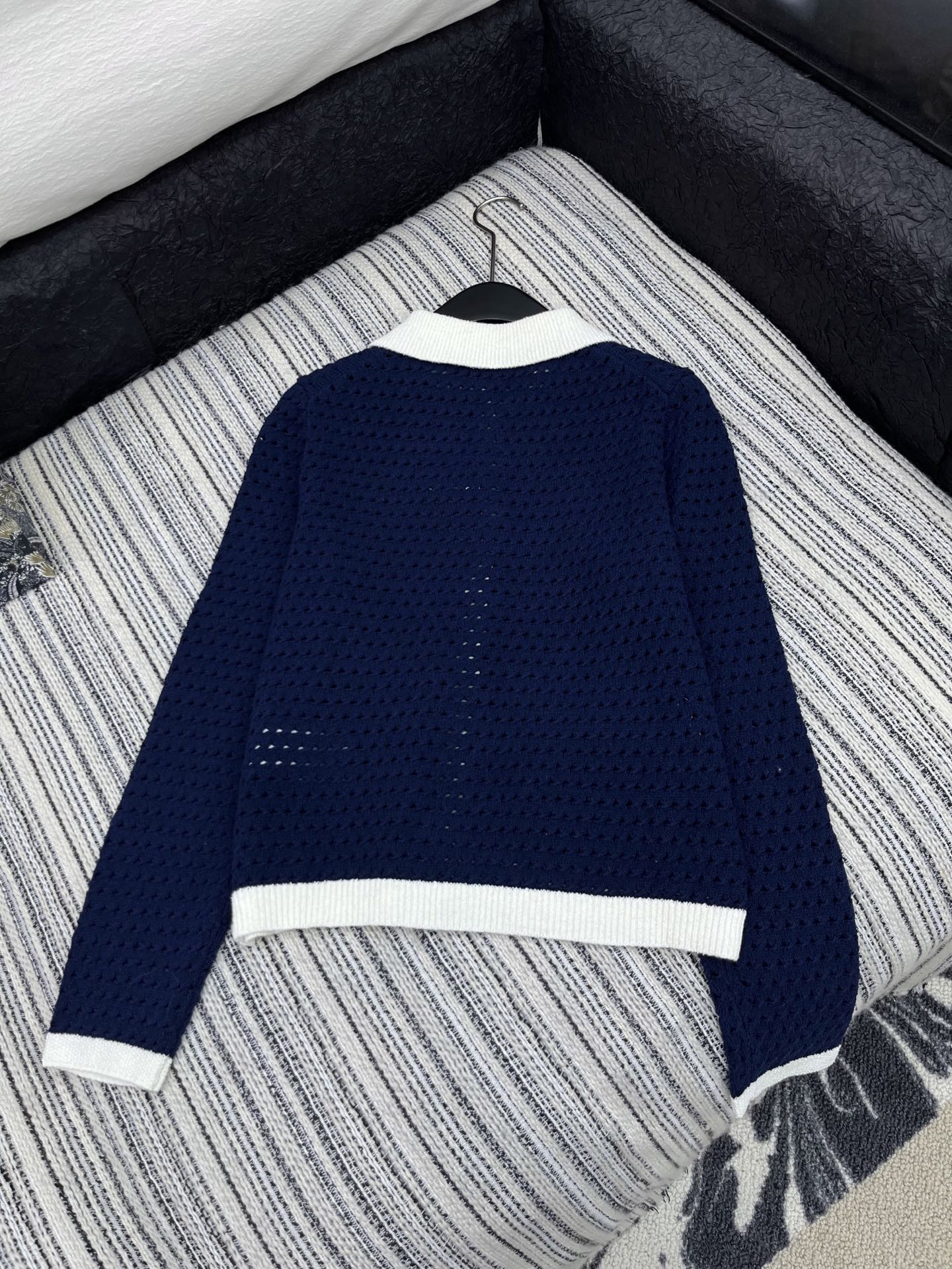 🛒𝐍𝐄𝐖 · 𝟐𝟎𝟐5/爆款现货

原单品质  Guc *｜25新品撞色网格针织开衫
颜色正  精致常规