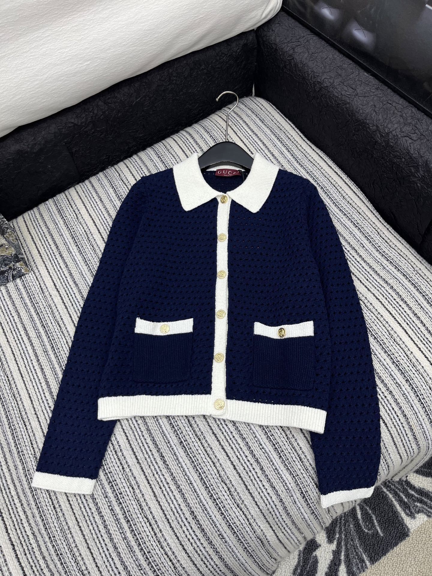 🛒𝐍𝐄𝐖 · 𝟐𝟎𝟐5/爆款现货

原单品质  Guc *｜25新品撞色网格针织开衫
颜色正  精致常规