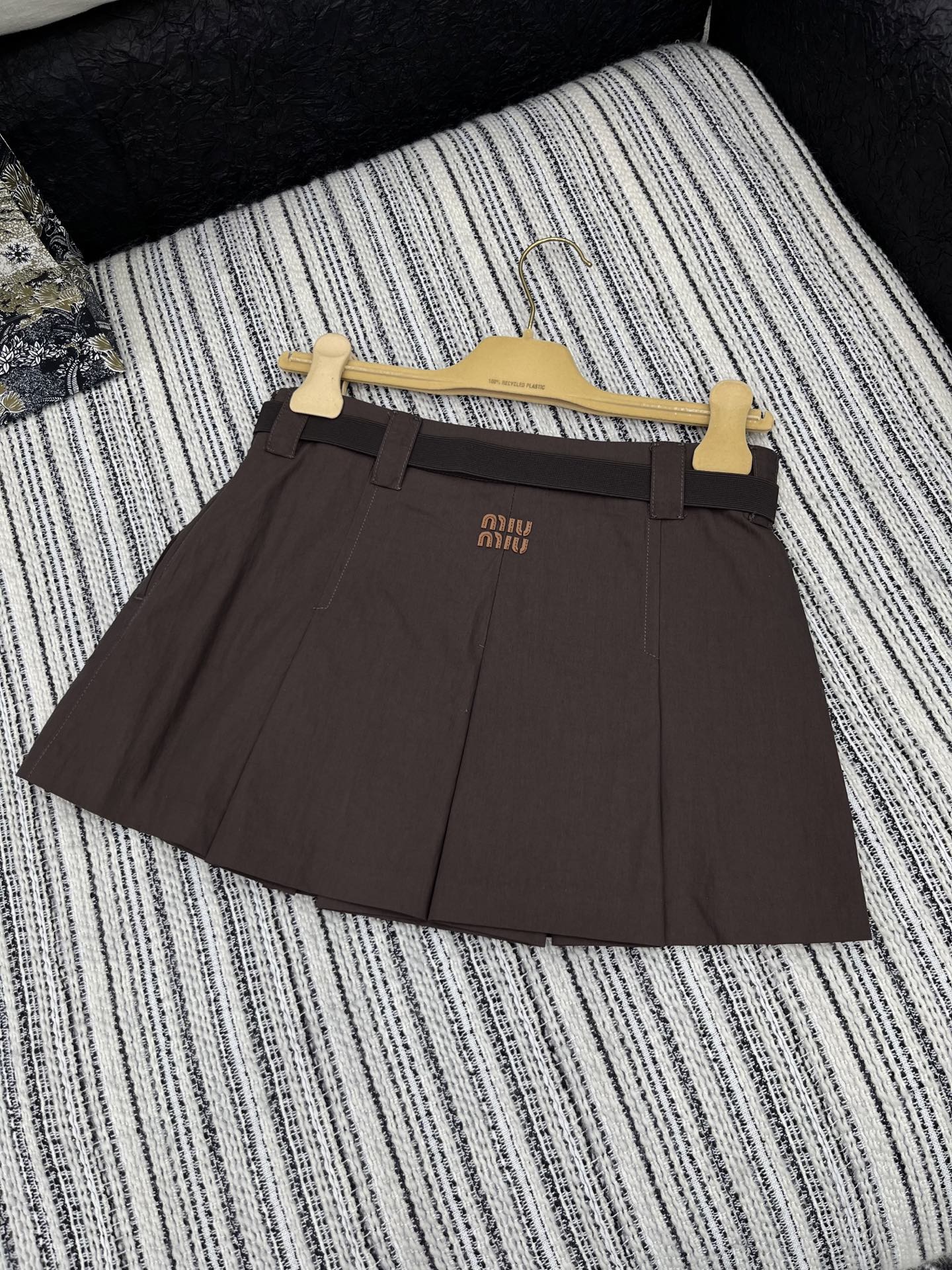 🛒𝐍𝐄𝐖 · 𝟐𝟎𝟐5/爆款现货

【原版定制】Miu Mi*｜25新款百褶半裙 系列款
颜色百搭高级 