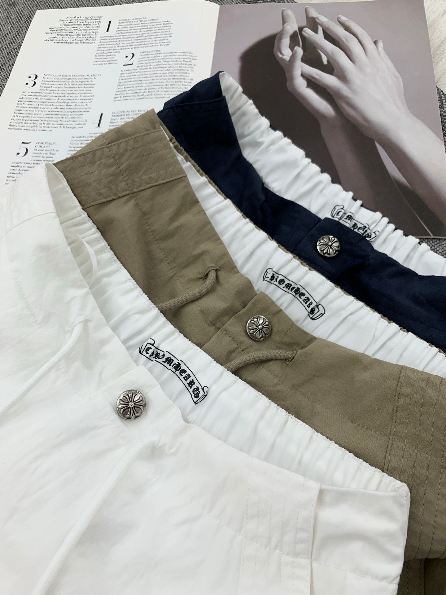 🛒𝐍𝐄𝐖 · 𝟐𝟎𝟐5/爆款现货

原单品质  克罗星｜25新款工装式休闲裤
颜色百搭高级 定制抽绳尽显