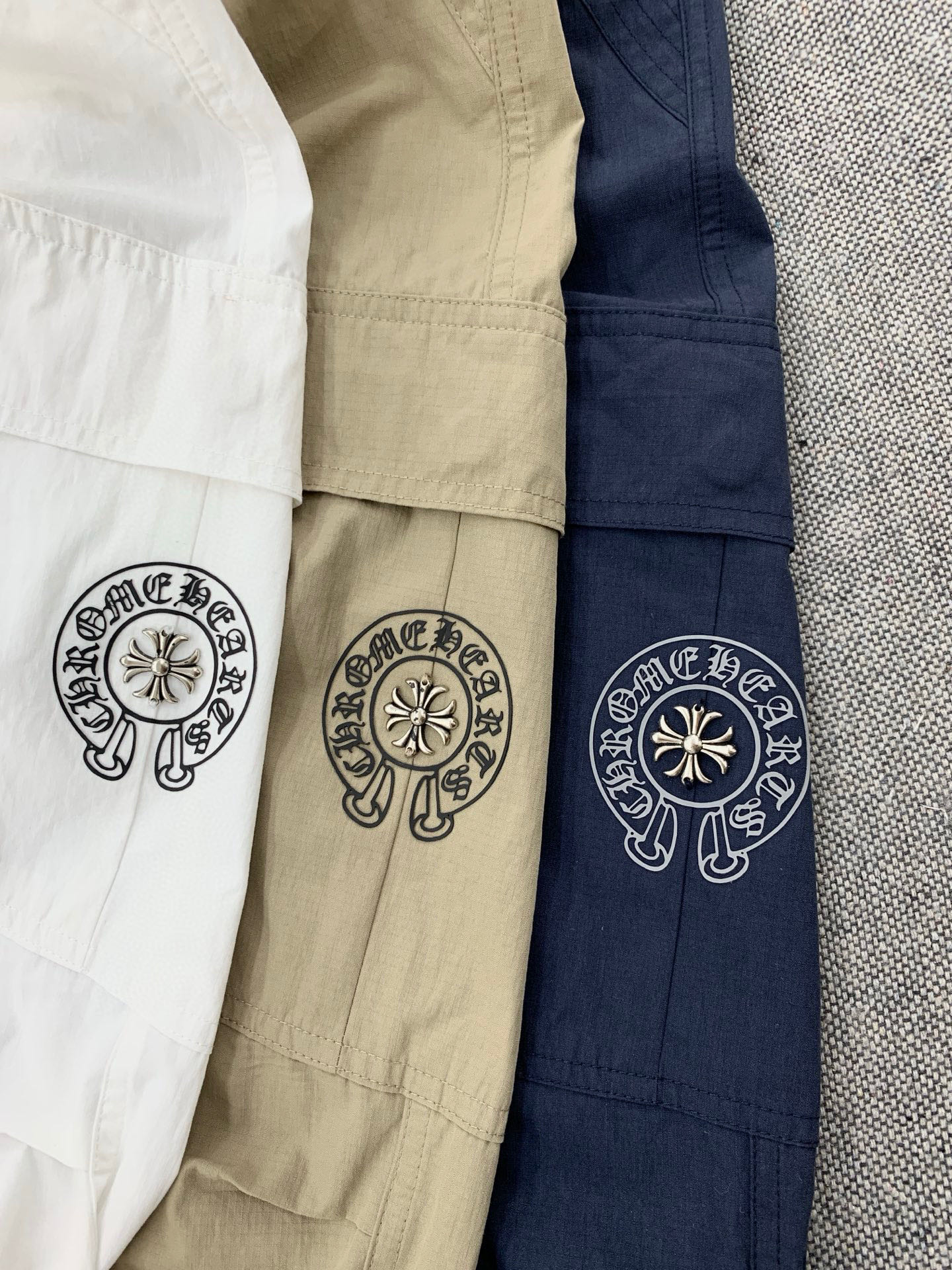 🛒𝐍𝐄𝐖 · 𝟐𝟎𝟐5/爆款现货

原单品质  克罗星｜25新款工装式休闲裤
颜色百搭高级 定制抽绳尽显