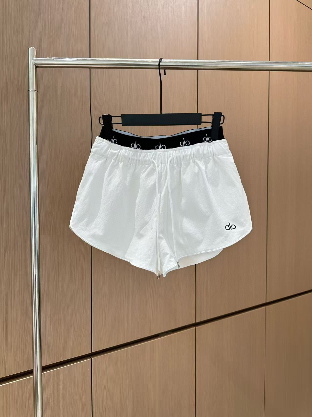 🛒𝐍𝐄𝐖 · 𝟐𝟎𝟐5/爆款现货

原单高品质  alo ｜25新款双腰头印花抽绳短裤
颜色百搭高级  