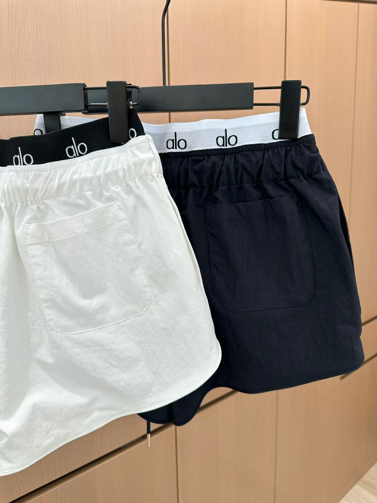 🛒𝐍𝐄𝐖 · 𝟐𝟎𝟐5/爆款现货

原单高品质  alo ｜25新款双腰头印花抽绳短裤
颜色百搭高级  