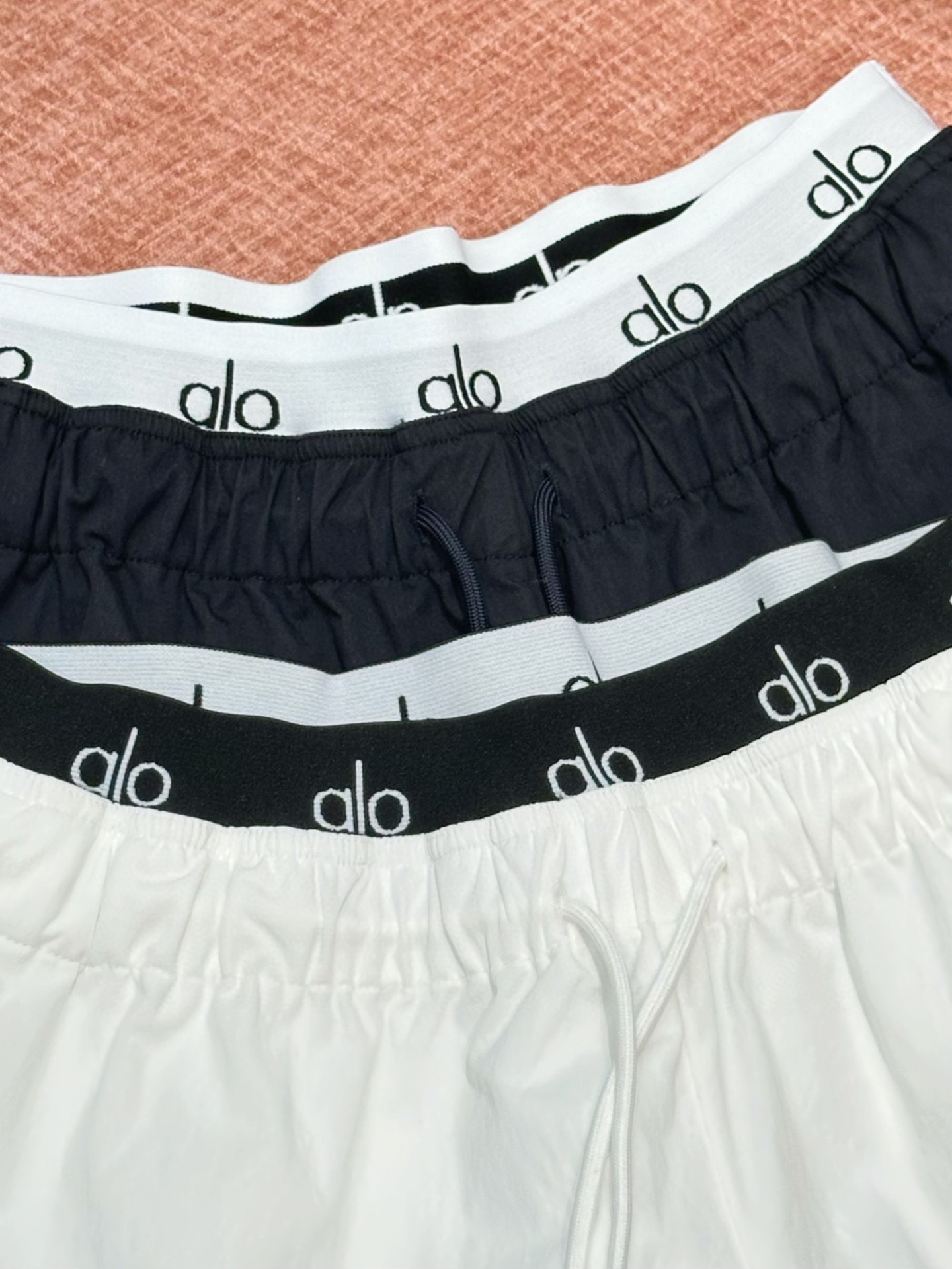 🛒𝐍𝐄𝐖 · 𝟐𝟎𝟐5/爆款现货

原单高品质  alo ｜25新款双腰头印花抽绳短裤
颜色百搭高级  
