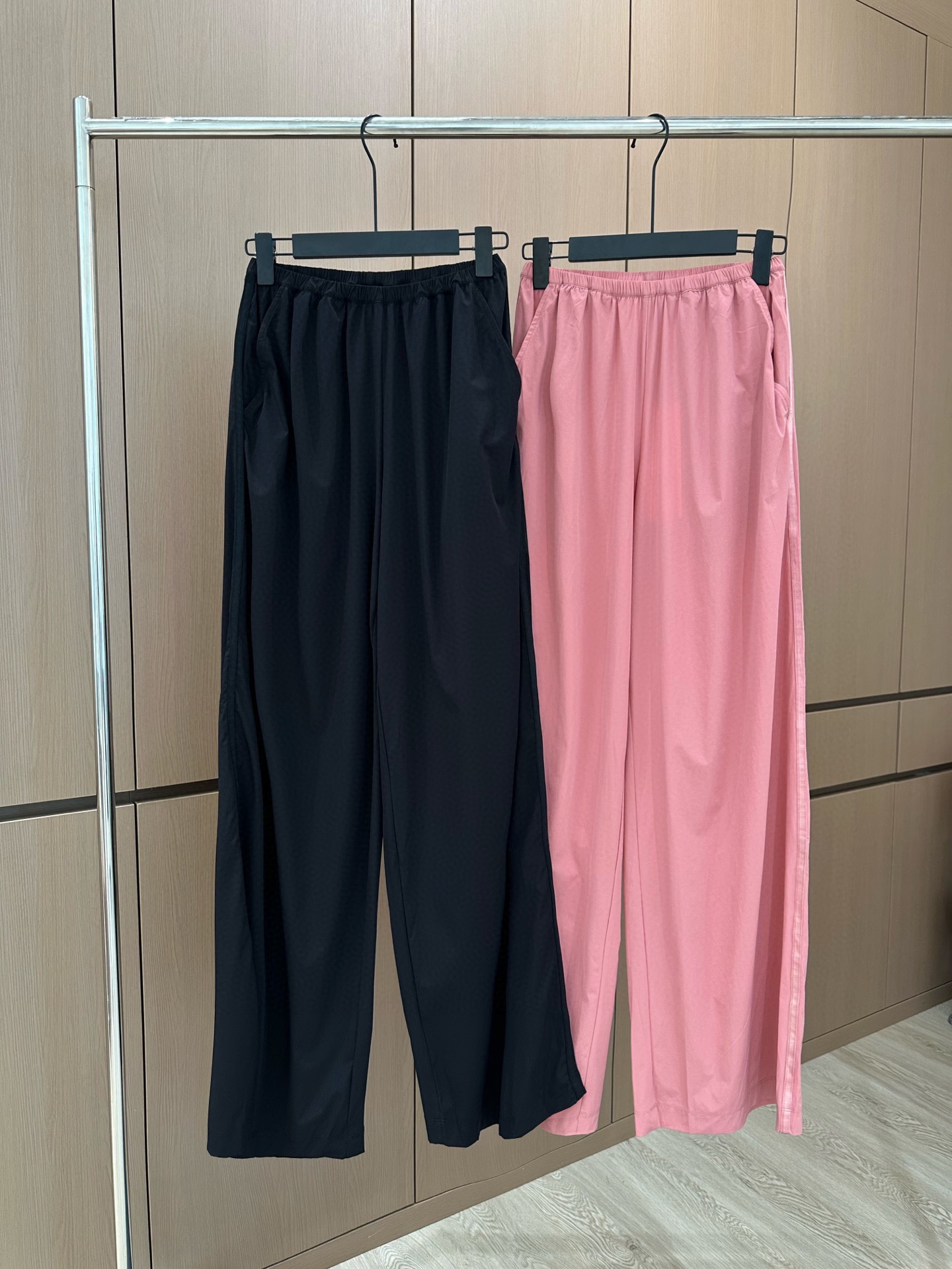 🛒𝐍𝐄𝐖 · 𝟐𝟎𝟐5/爆款现货

原单品质  alo*｜25早秋新品套装！
高端定制带帽外套，搭配松紧