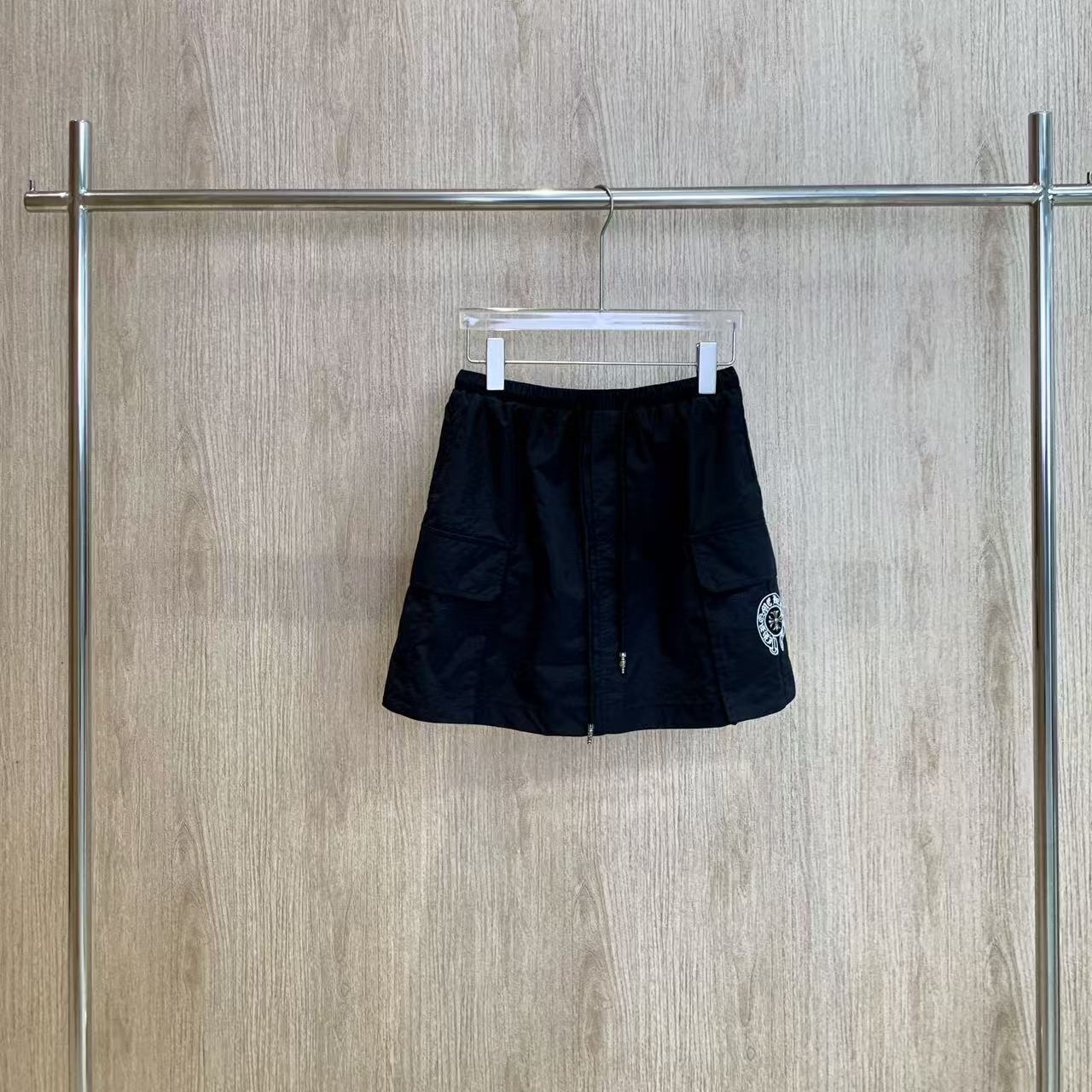 🛒𝐍𝐄𝐖 · 𝟐𝟎𝟐5/爆款现货

原单品质  克罗星｜25新款工装式半裙
颜色百搭高级 定制抽绳尽显高
