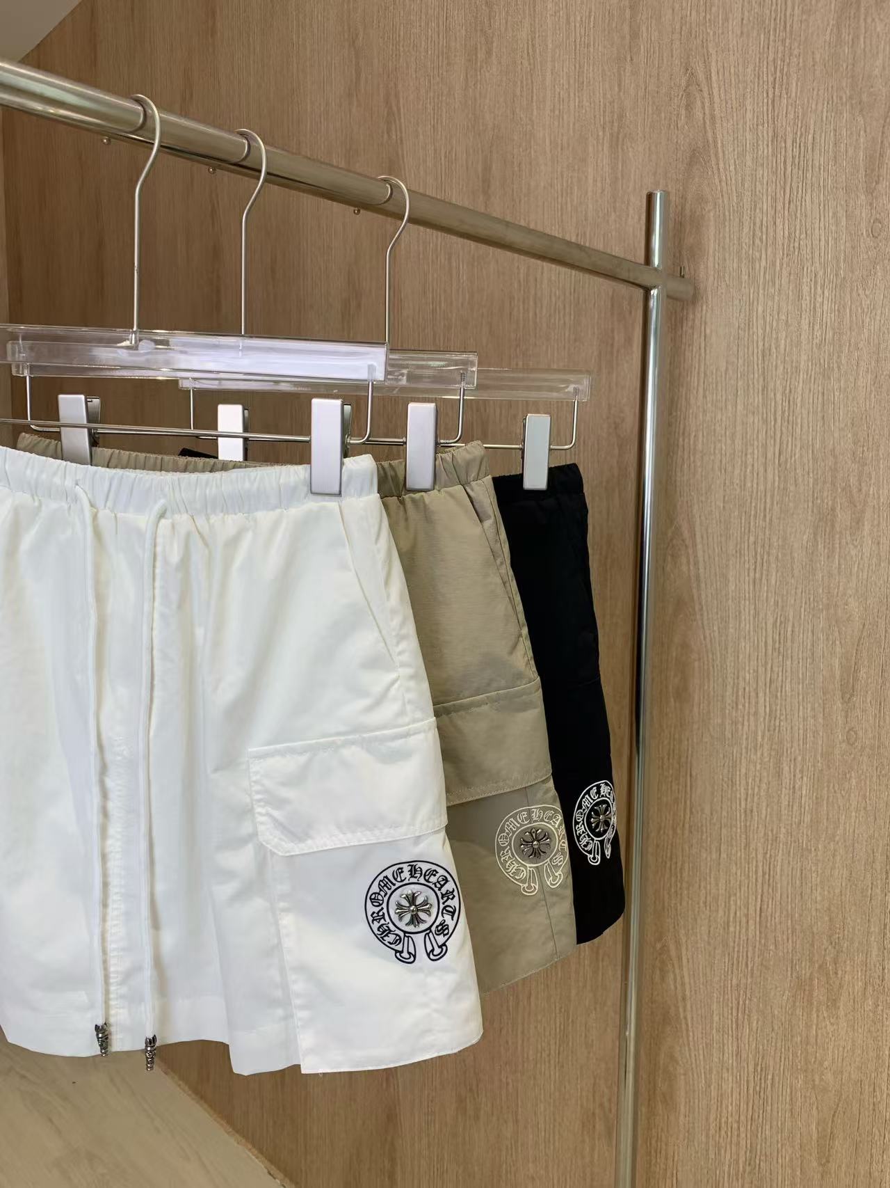 🛒𝐍𝐄𝐖 · 𝟐𝟎𝟐5/爆款现货

原单品质  克罗星｜25新款工装式半裙
颜色百搭高级 定制抽绳尽显高