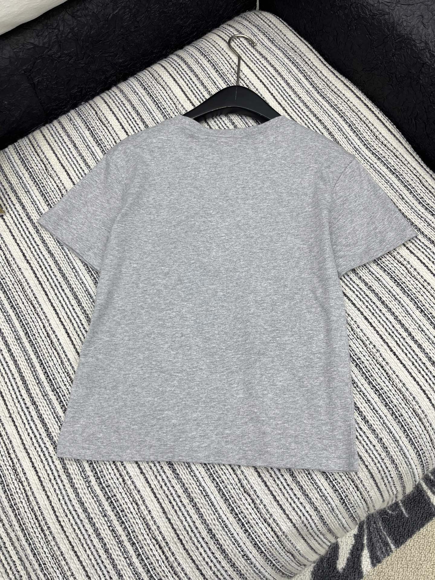 🛒𝐍𝐄𝐖 · 𝟐𝟎𝟐5/爆款现货

原单品质 Gucc*｜25限定系列新品涂鸦印花短袖T恤
精致小版型上