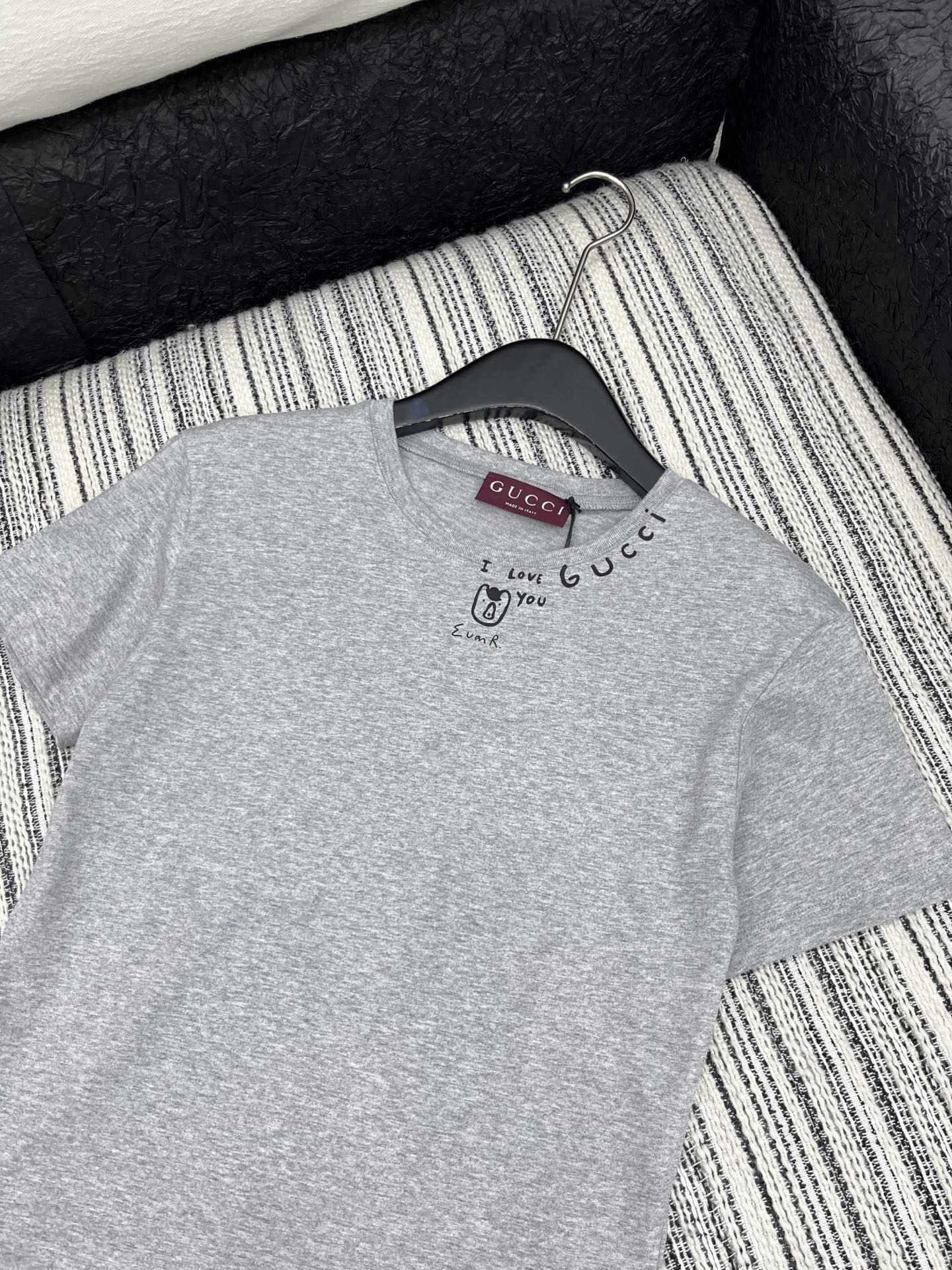 🛒𝐍𝐄𝐖 · 𝟐𝟎𝟐5/爆款现货

原单品质 Gucc*｜25限定系列新品涂鸦印花短袖T恤
精致小版型上