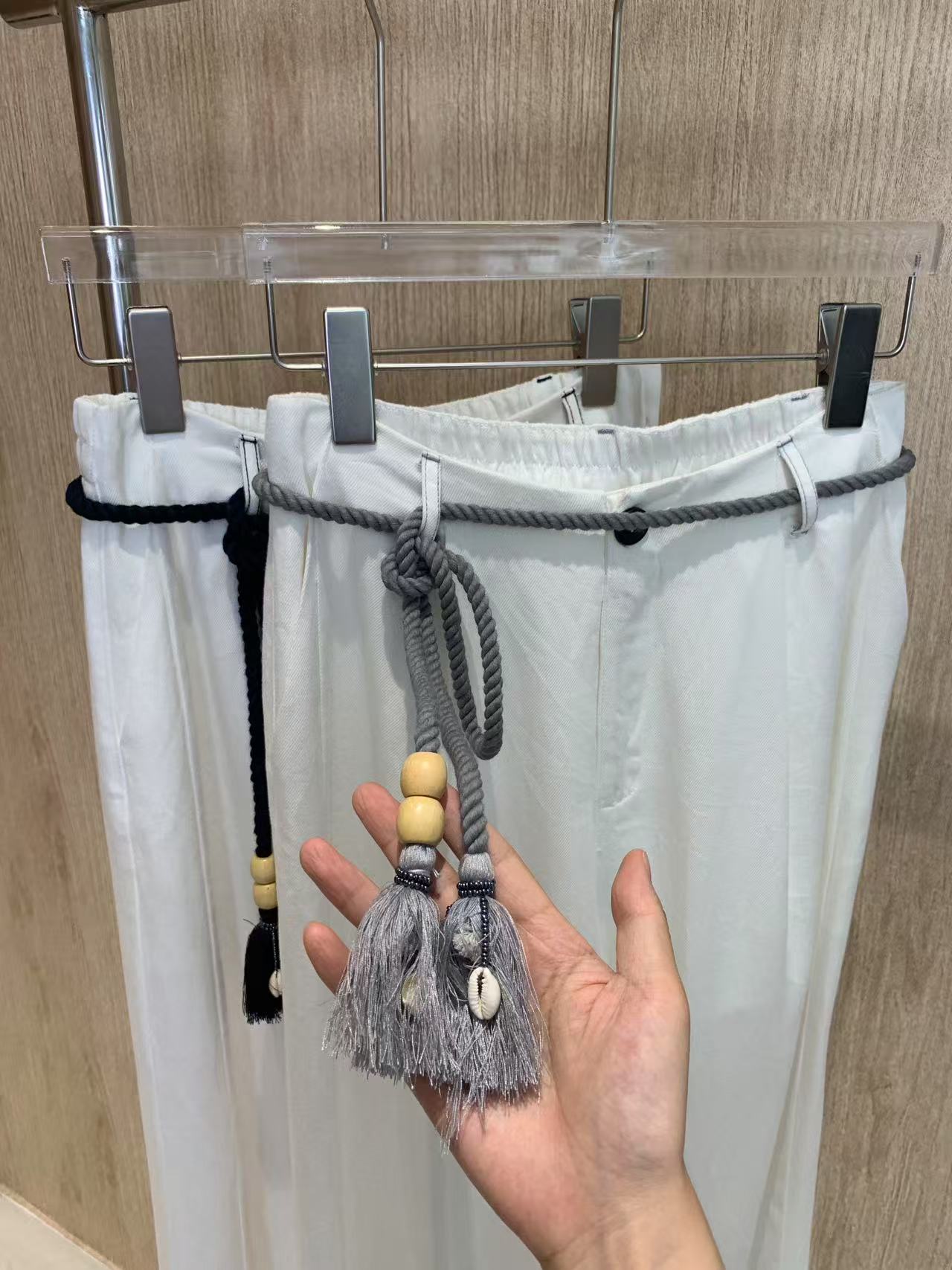 🛒𝐍𝐄𝐖 · 𝟐𝟎𝟐5/爆款现货

原单品质   Miu Mi*｜25新品套装！
高端定制褶皱T恤，搭配