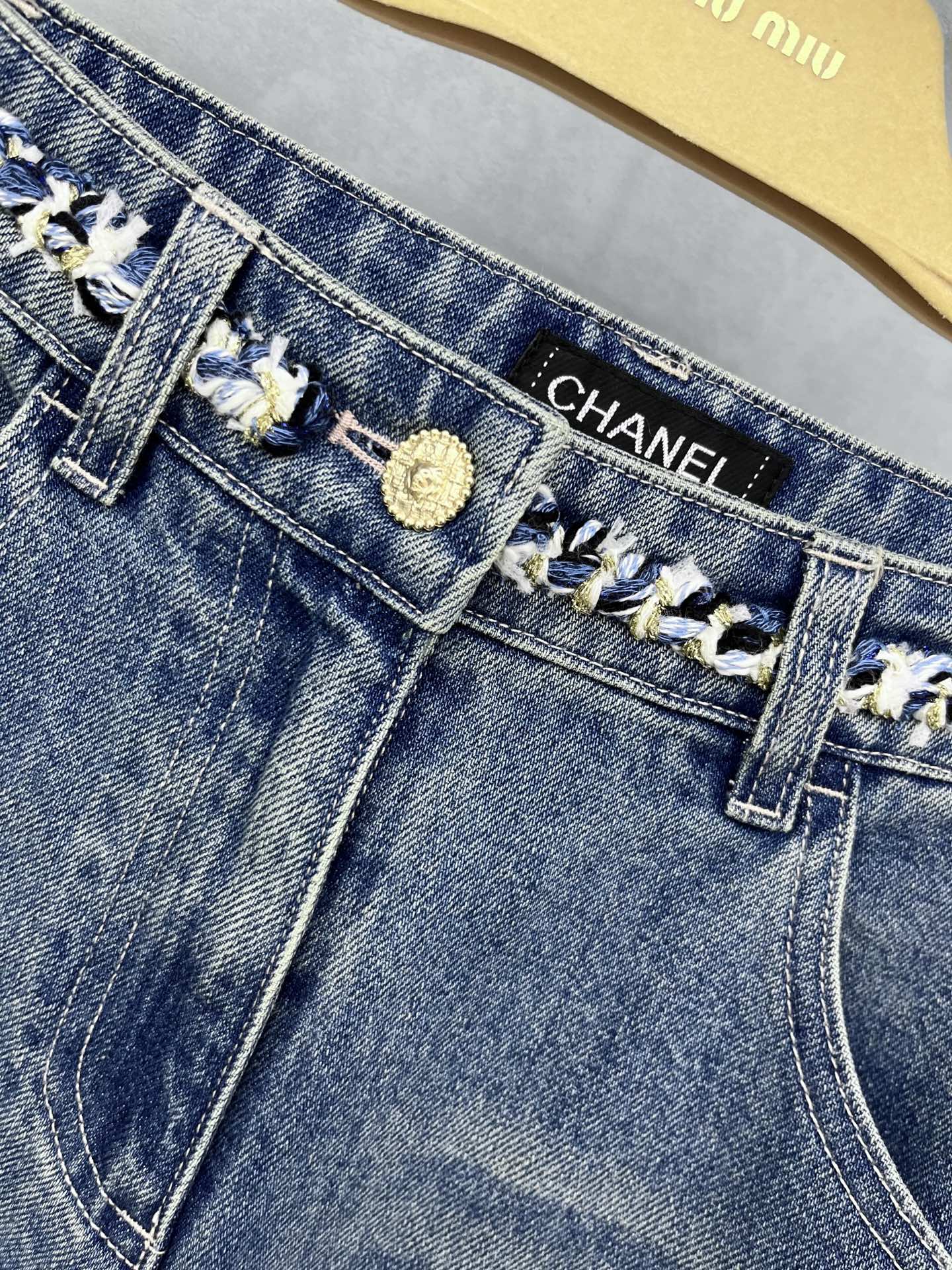 🛒𝐍𝐄𝐖 · 𝟐𝟎𝟐5/爆款现货

【原版定制】   Chane*｜Coco 系列花边腰头牛仔长裤
采用