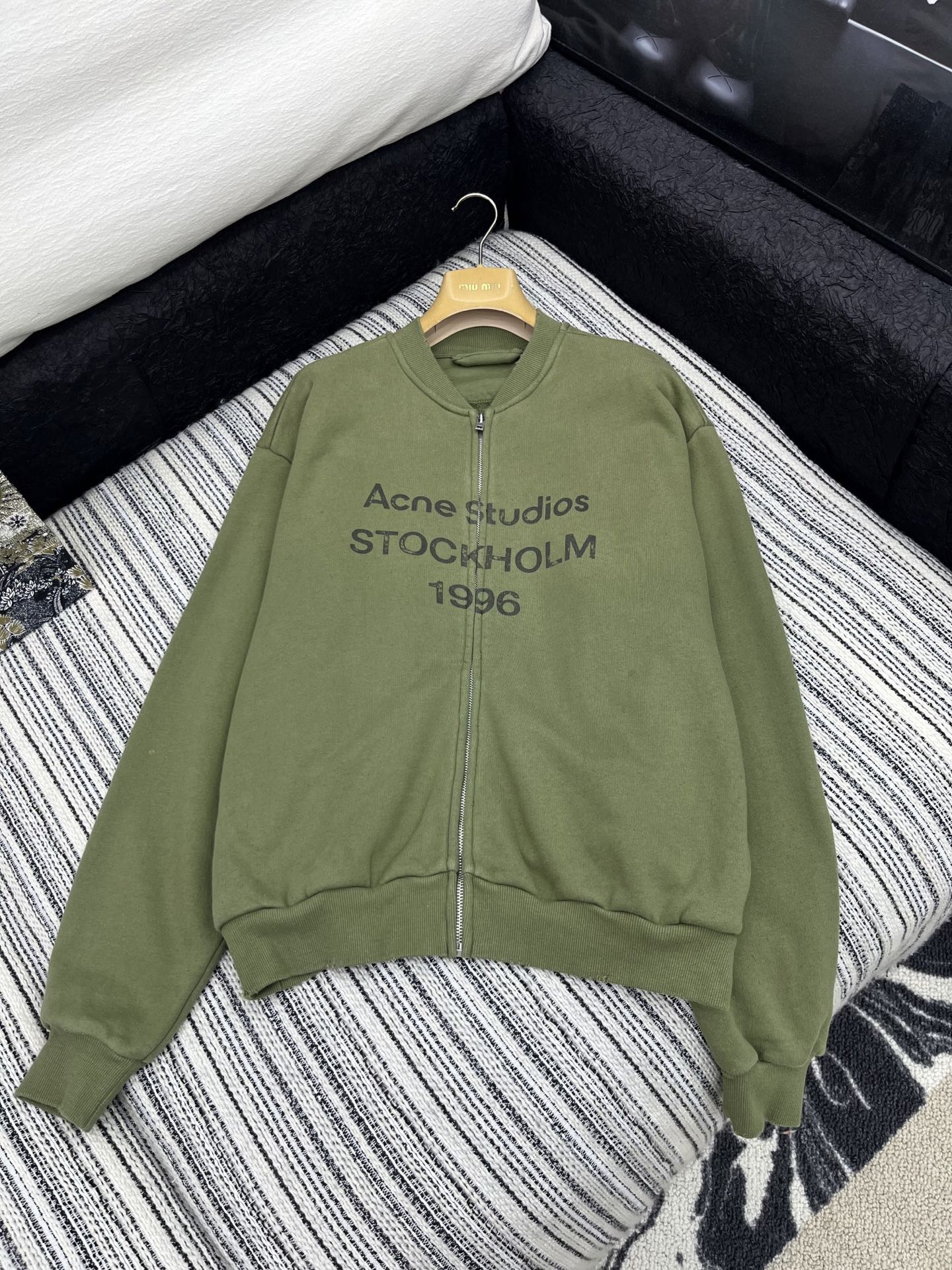 2025 New Explosion Cash: Single-Rate Female Suit in High-Quality Green Fabric