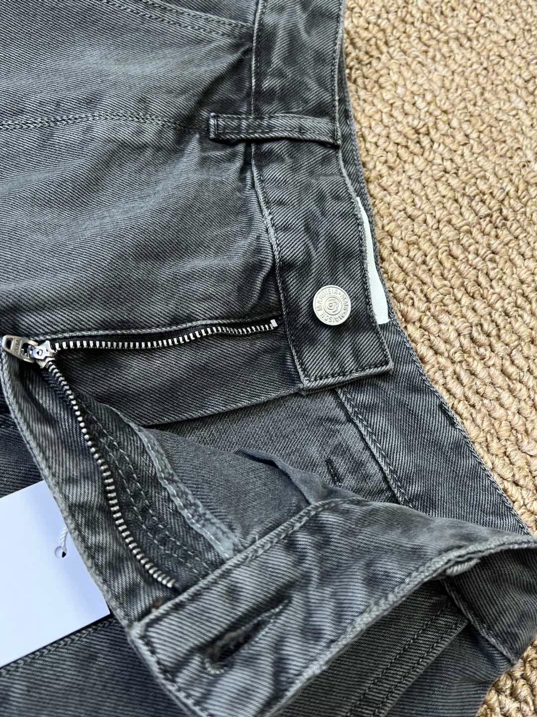 2025 Fashion Trend: Single-Handed Female Suit and Classic Gray-Legged Jeans - 图片 6