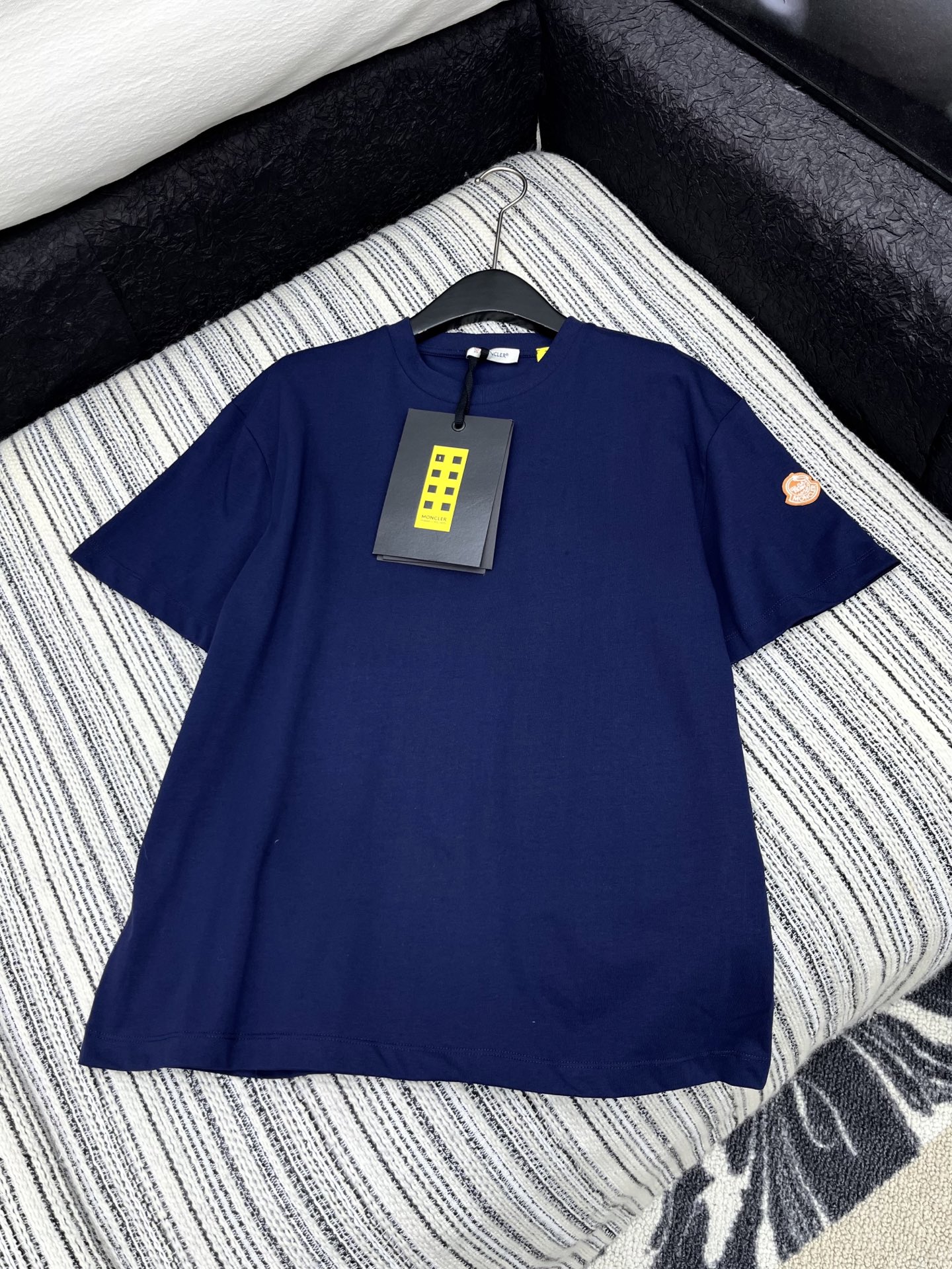 2025 New Hardcore Female Suit with Monograph Design in Blue, Orange, Red - 图片 3