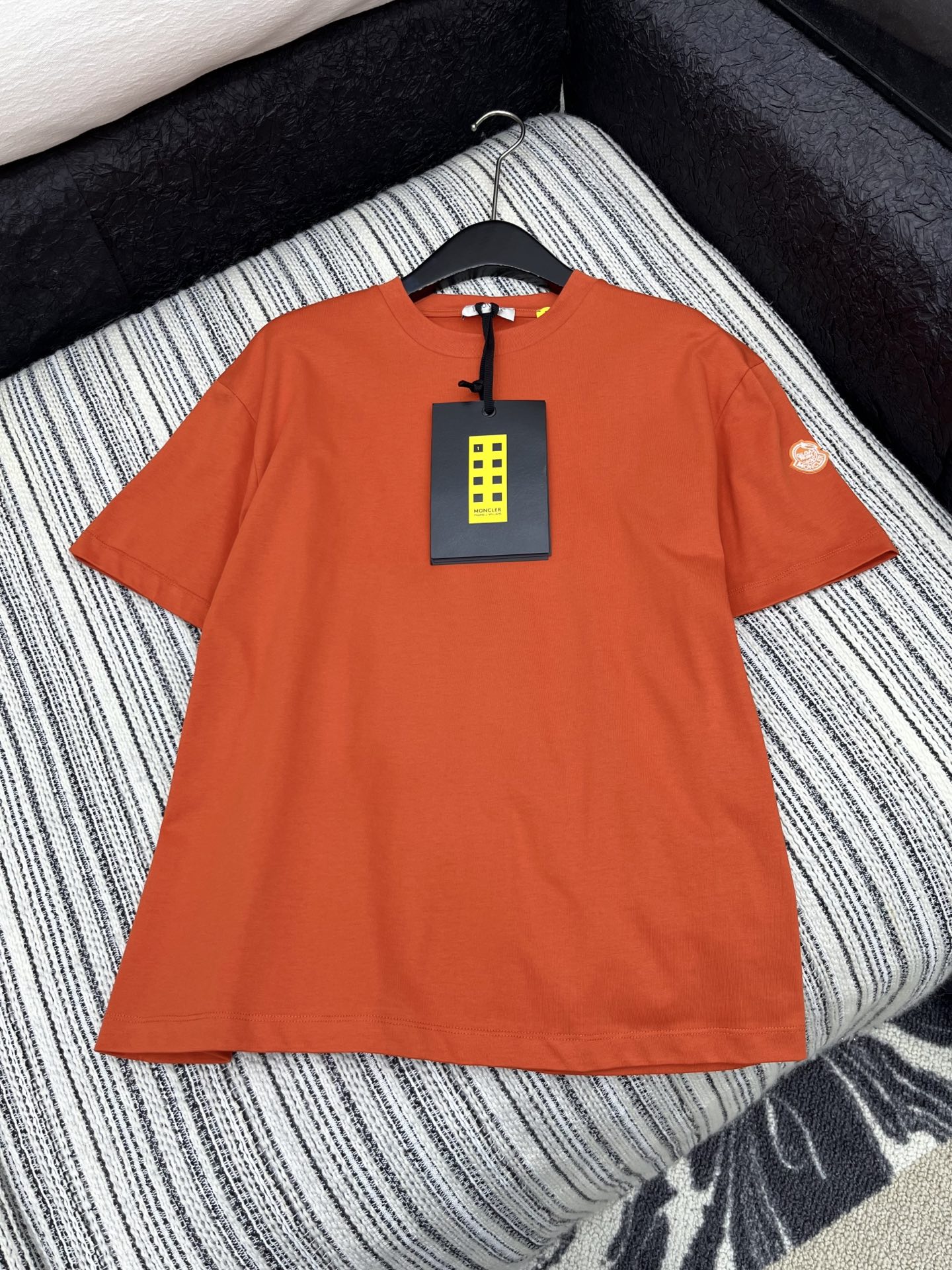 2025 New Hardcore Female Suit with Monograph Design in Blue, Orange, Red - 图片 4