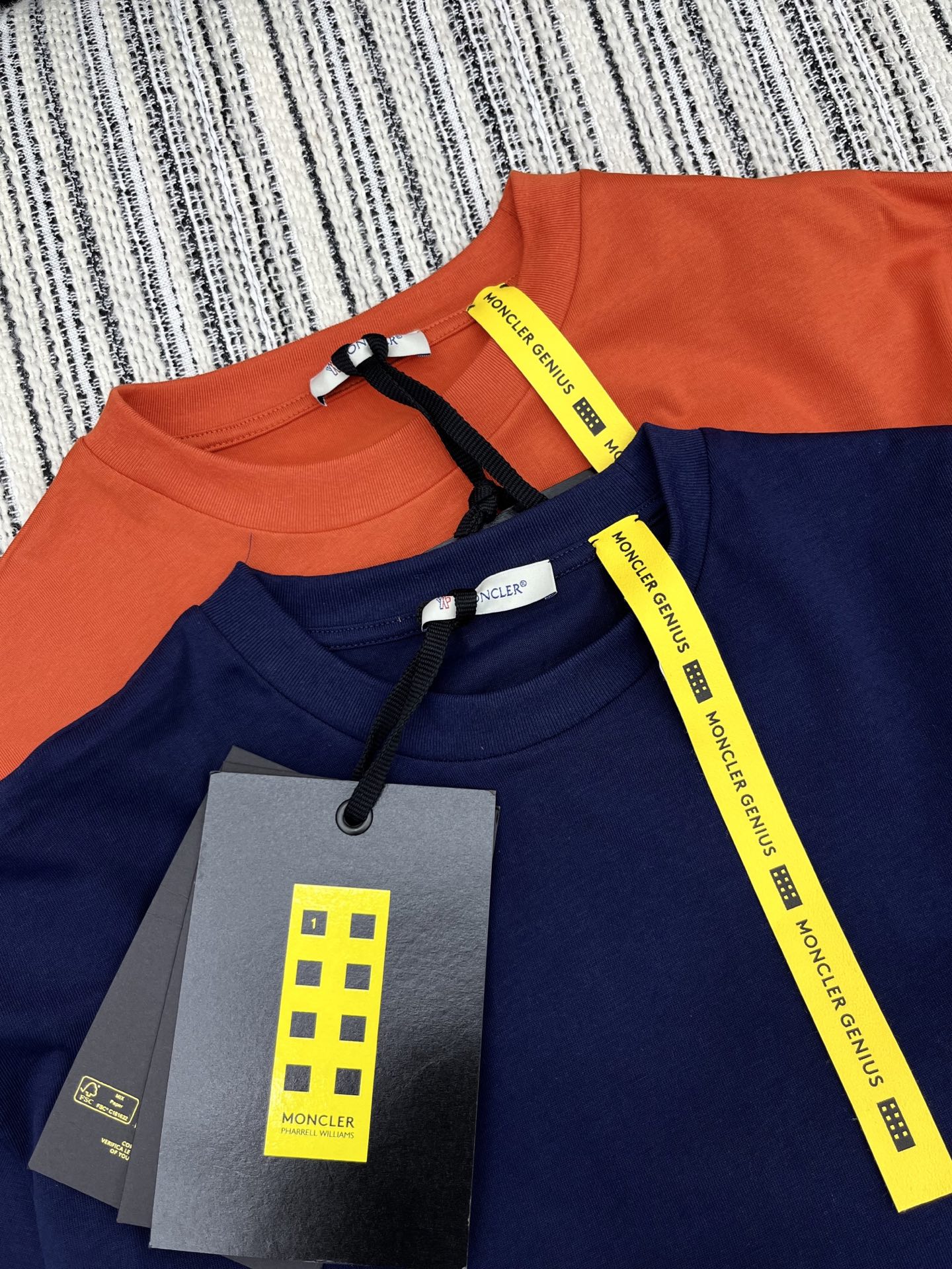2025 New Hardcore Female Suit with Monograph Design in Blue, Orange, Red - 图片 6