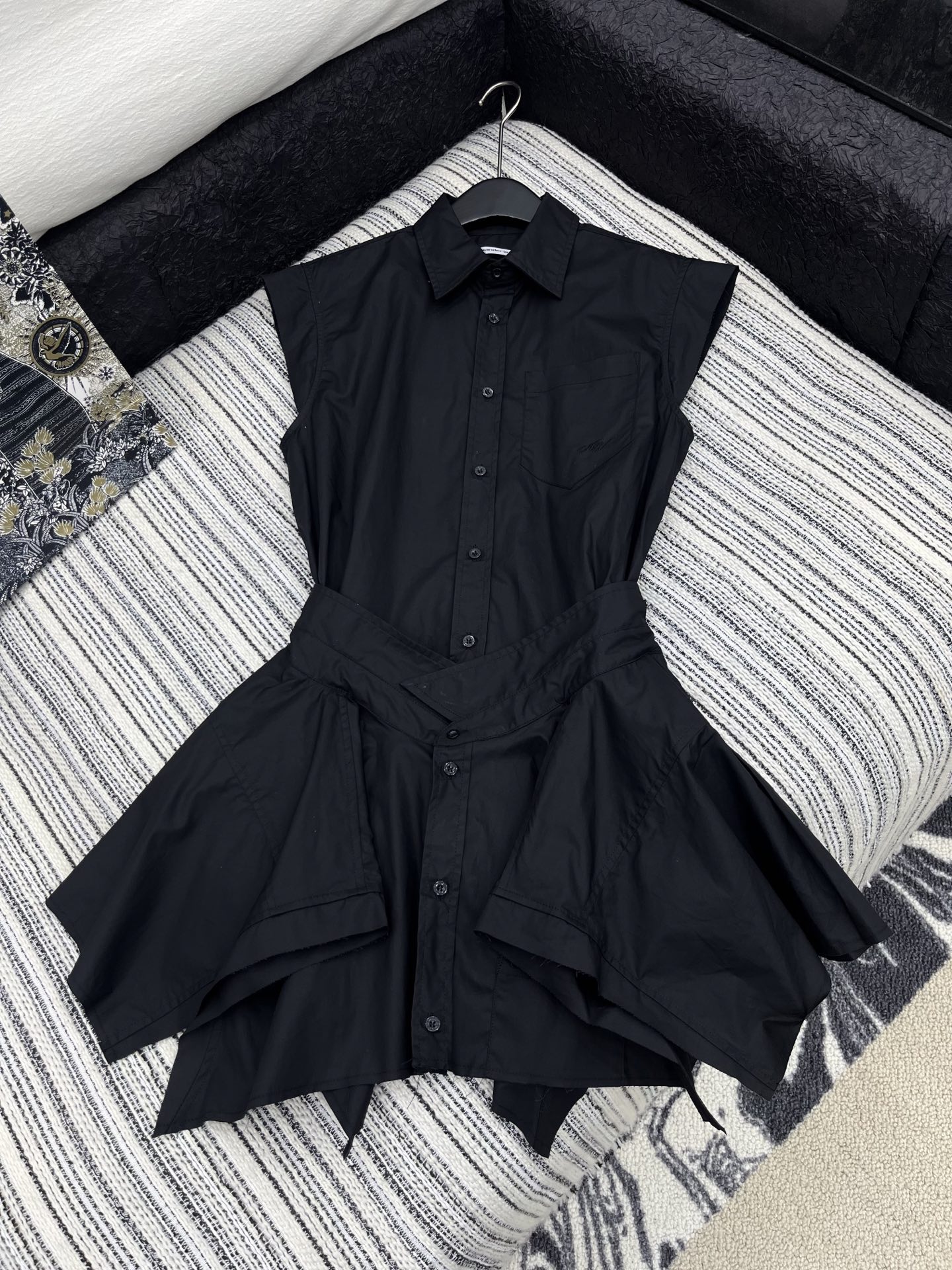 2025 Women’s Suit: Elegant, Inclusive, and Stylish in White and Black - 图片 1
