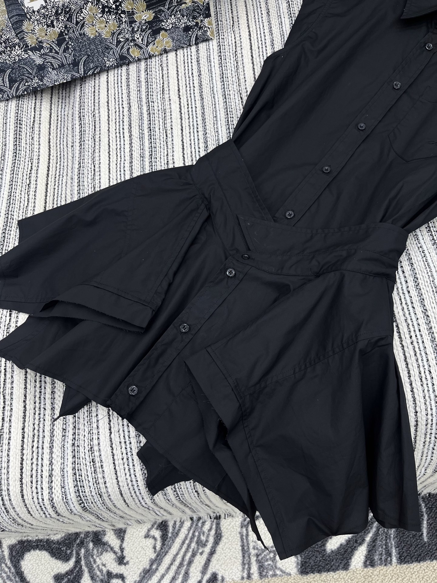 2025 Women’s Suit: Elegant, Inclusive, and Stylish in White and Black - 图片 4