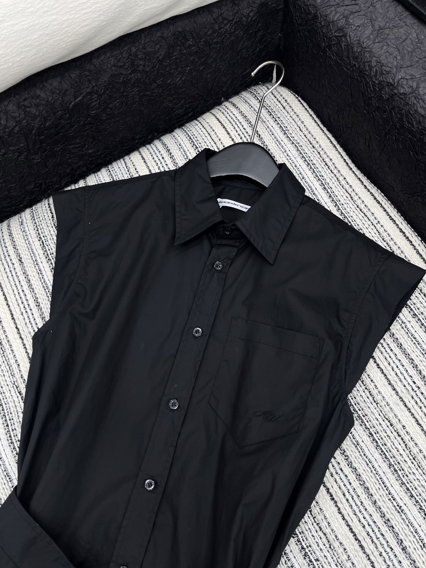 2025 Women’s Suit: Elegant, Inclusive, and Stylish in White and Black - 图片 2