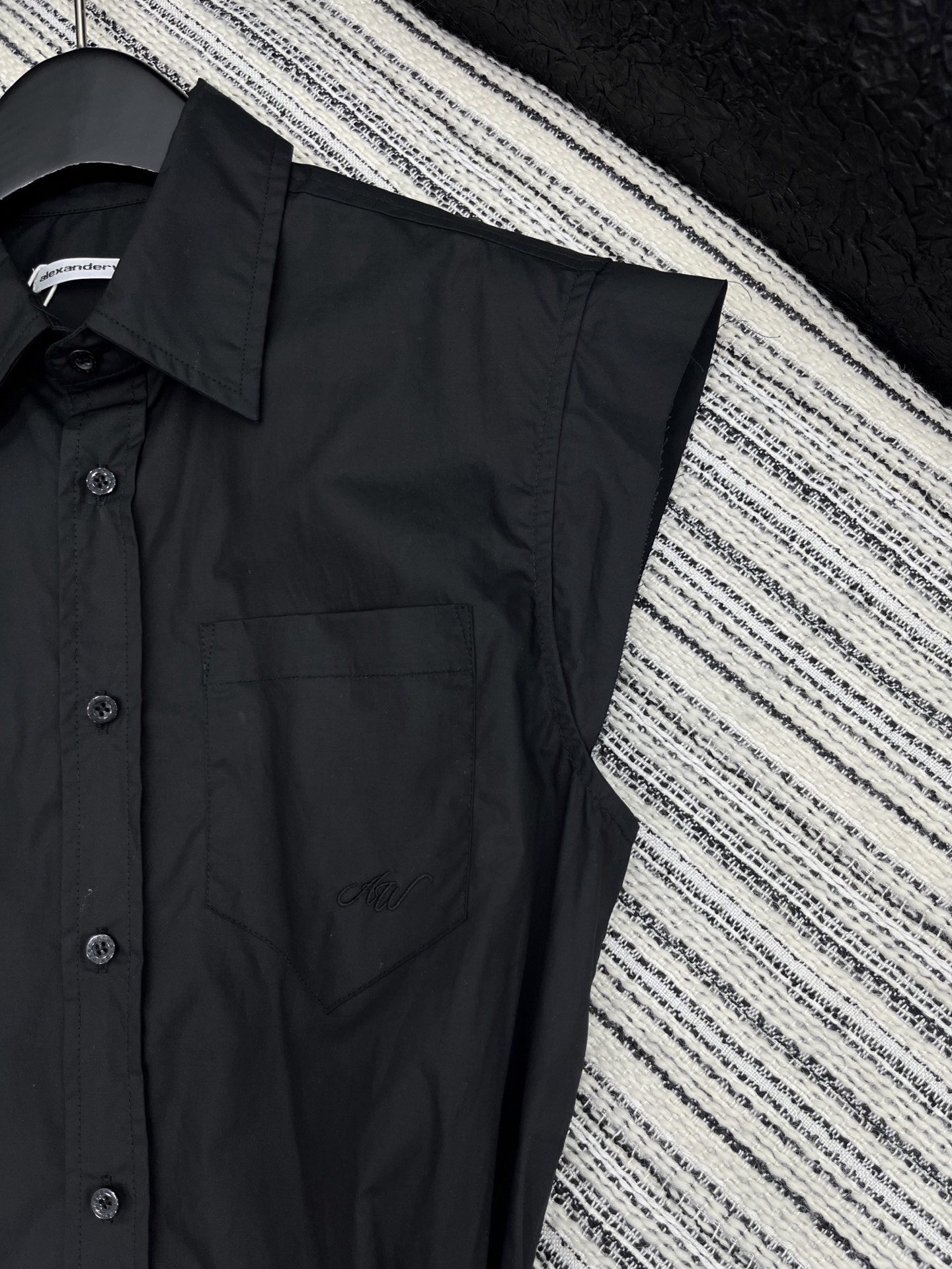 2025 Women’s Suit: Elegant, Inclusive, and Stylish in White and Black - 图片 3