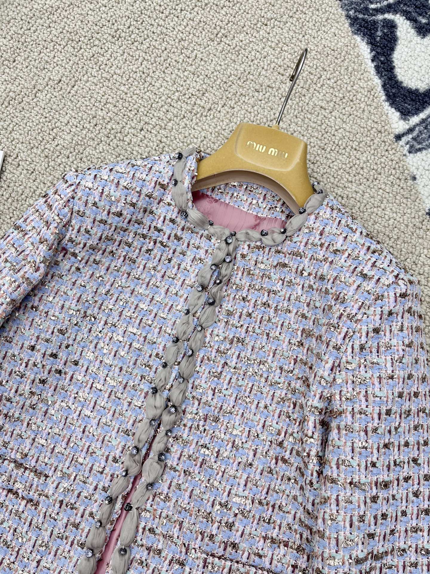 🛒𝐍𝐄𝐖 · 𝟐𝟎𝟐5/爆款现货【原版定制】Valentin*｜2025新品编织粗花呢圆领外套｜半裙定制