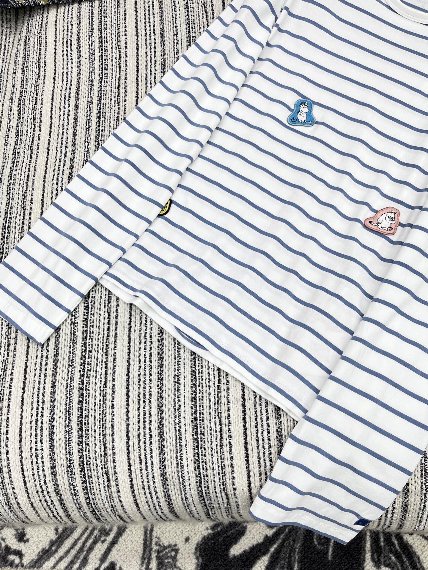 2025 Women’s Suit with Striped Long-Sleeved T-Shirt: Stylish Design and High Quality - 图片 4