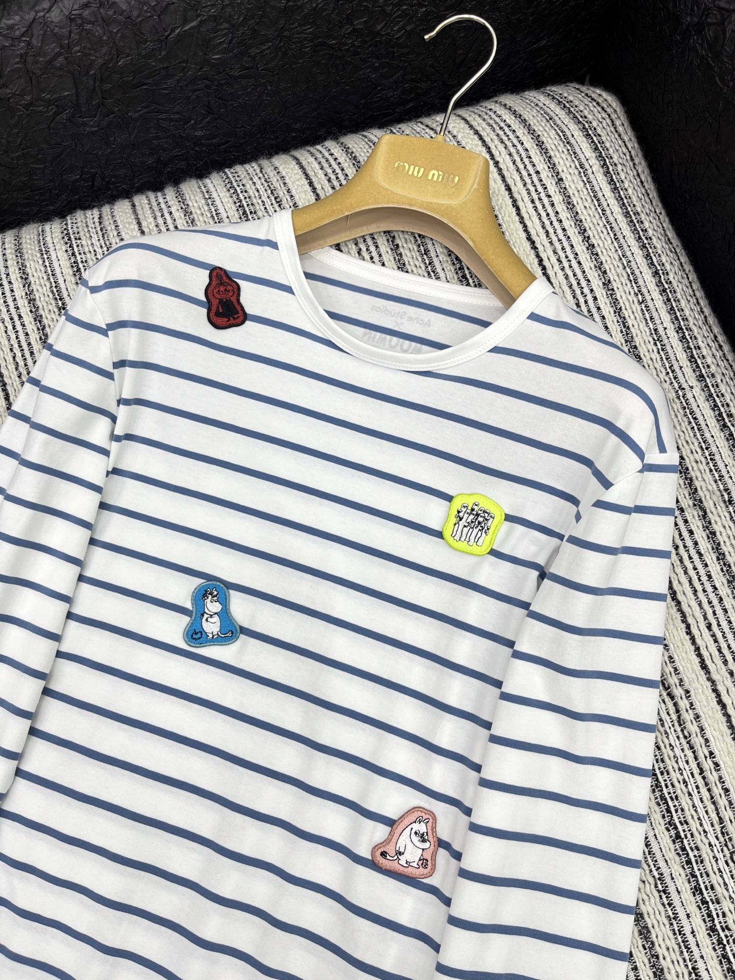2025 Women’s Suit with Striped Long-Sleeved T-Shirt: Stylish Design and High Quality - 图片 2