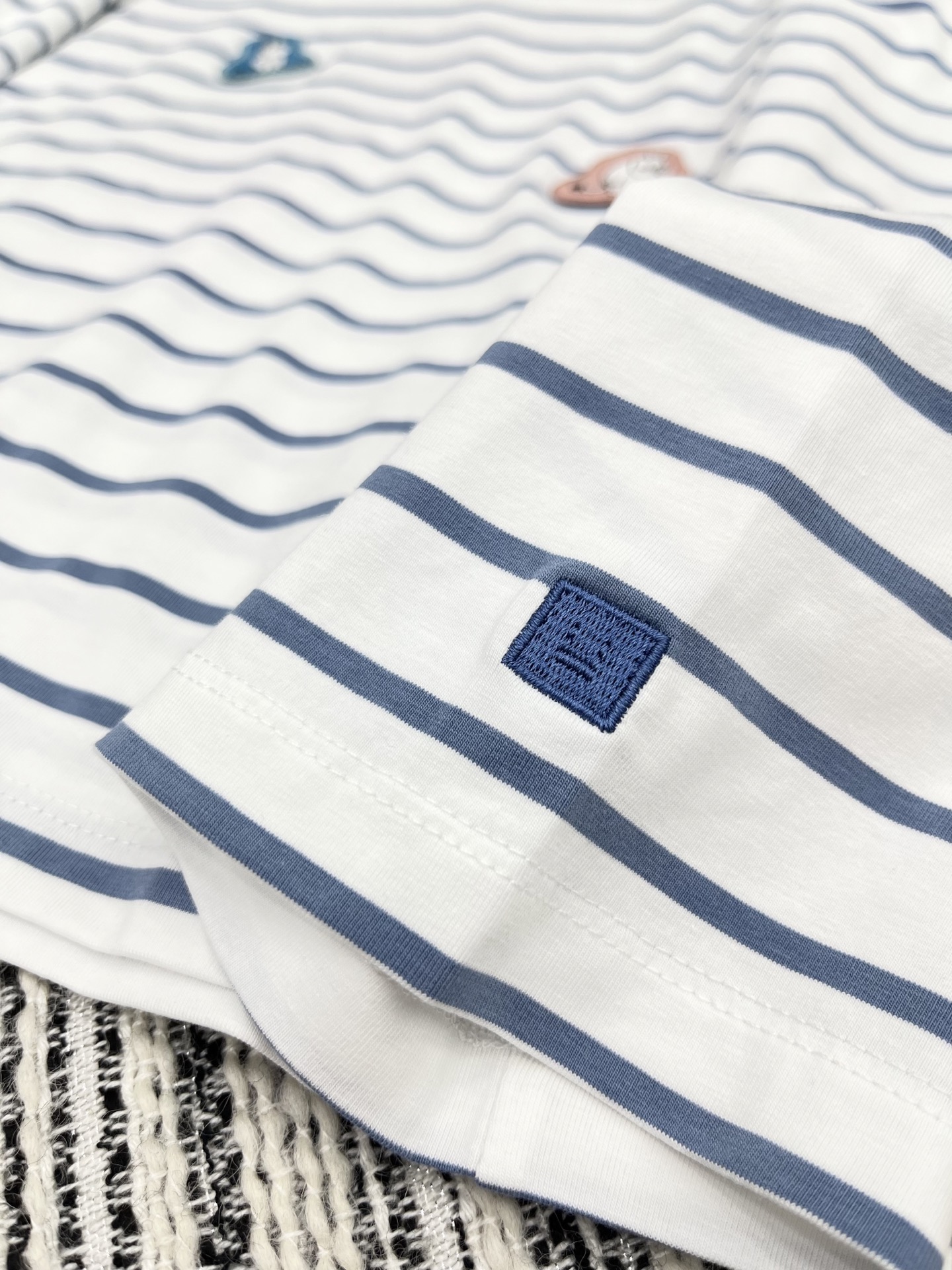 2025 Women’s Suit with Striped Long-Sleeved T-Shirt: Stylish Design and High Quality - 图片 5