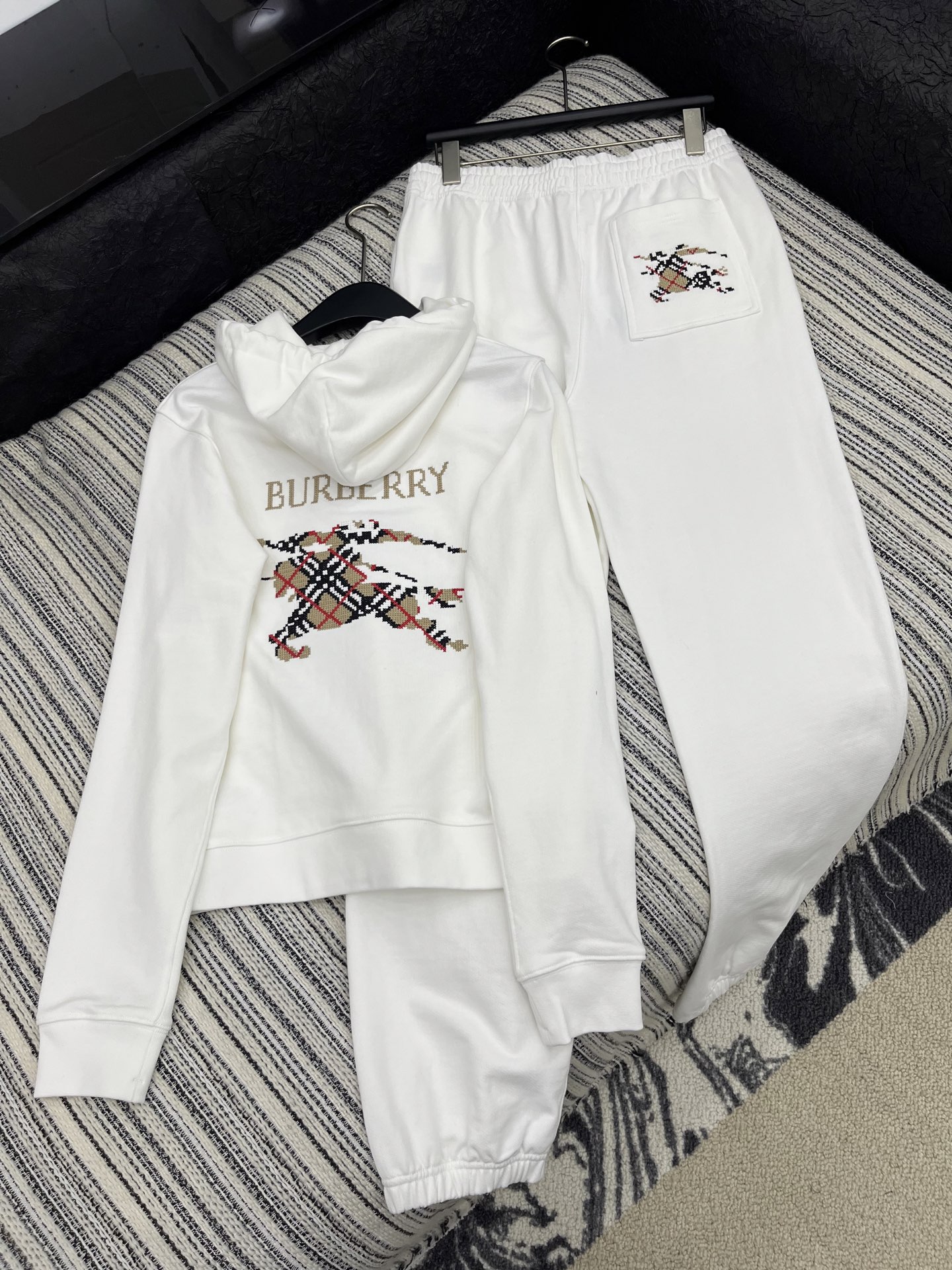 P989 Female Suit: Custom Cotton Hood with Embroidery, Elegant and Fashionable - 图片 2