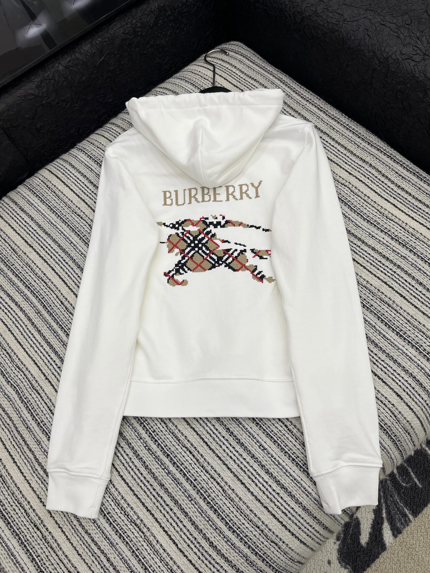 P989 Female Suit: Custom Cotton Hood with Embroidery, Elegant and Fashionable - 图片 5