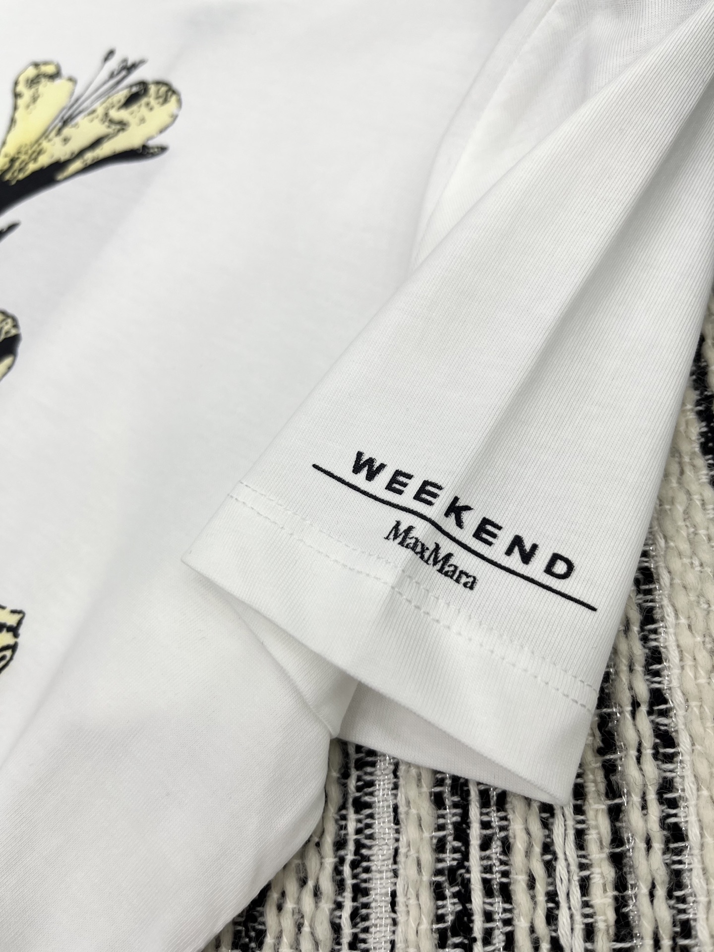2025 New Arrival: High-Quality Single-Handed Female Suit in White, Customizable Sizes - 图片 5