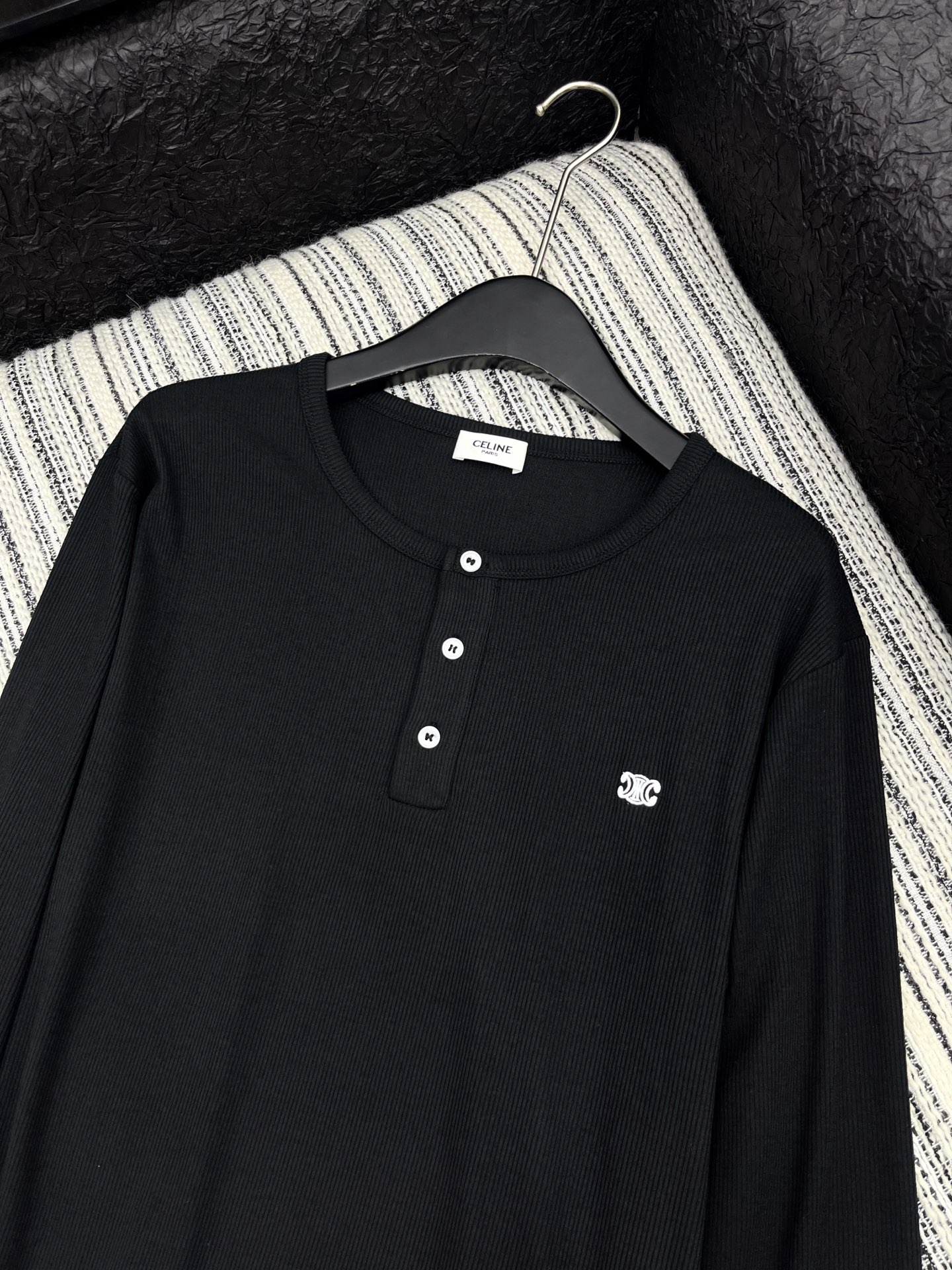 2025 Celin’s Single-Rate Female Suit: Long Sleeve Round Neck for Daily & Leisure Wear in Black & White - 图片 2