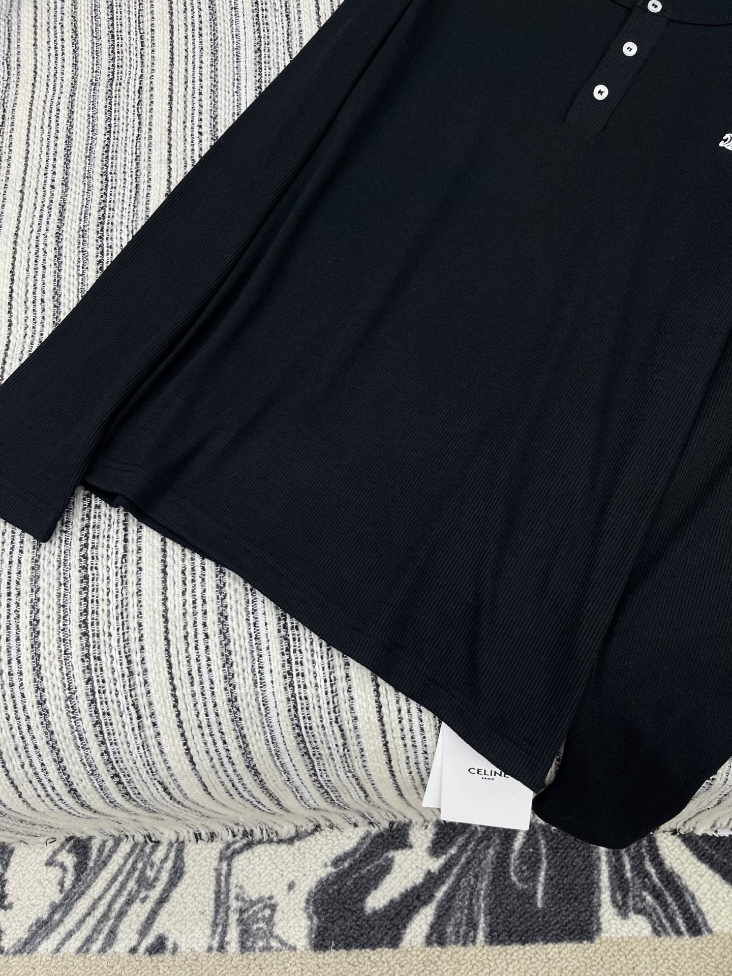 2025 Celin’s Single-Rate Female Suit: Long Sleeve Round Neck for Daily & Leisure Wear in Black & White - 图片 4