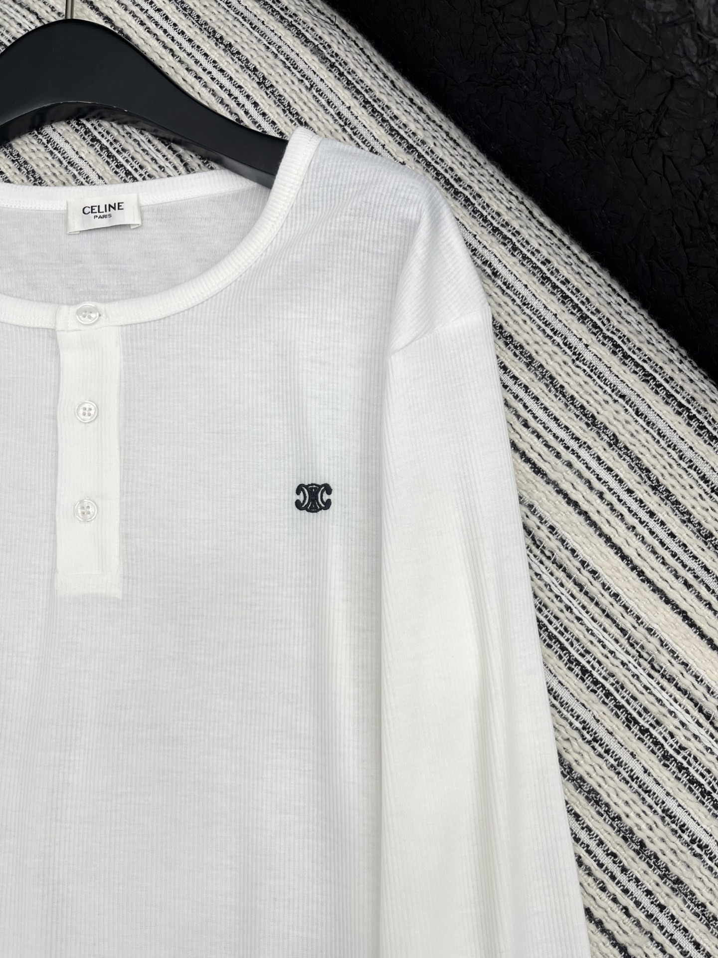 “2025 New Arrival: Celin’s Casual Long Sleeve Suit for Women in Black and White – Sizes S, M, L” - 图片 3