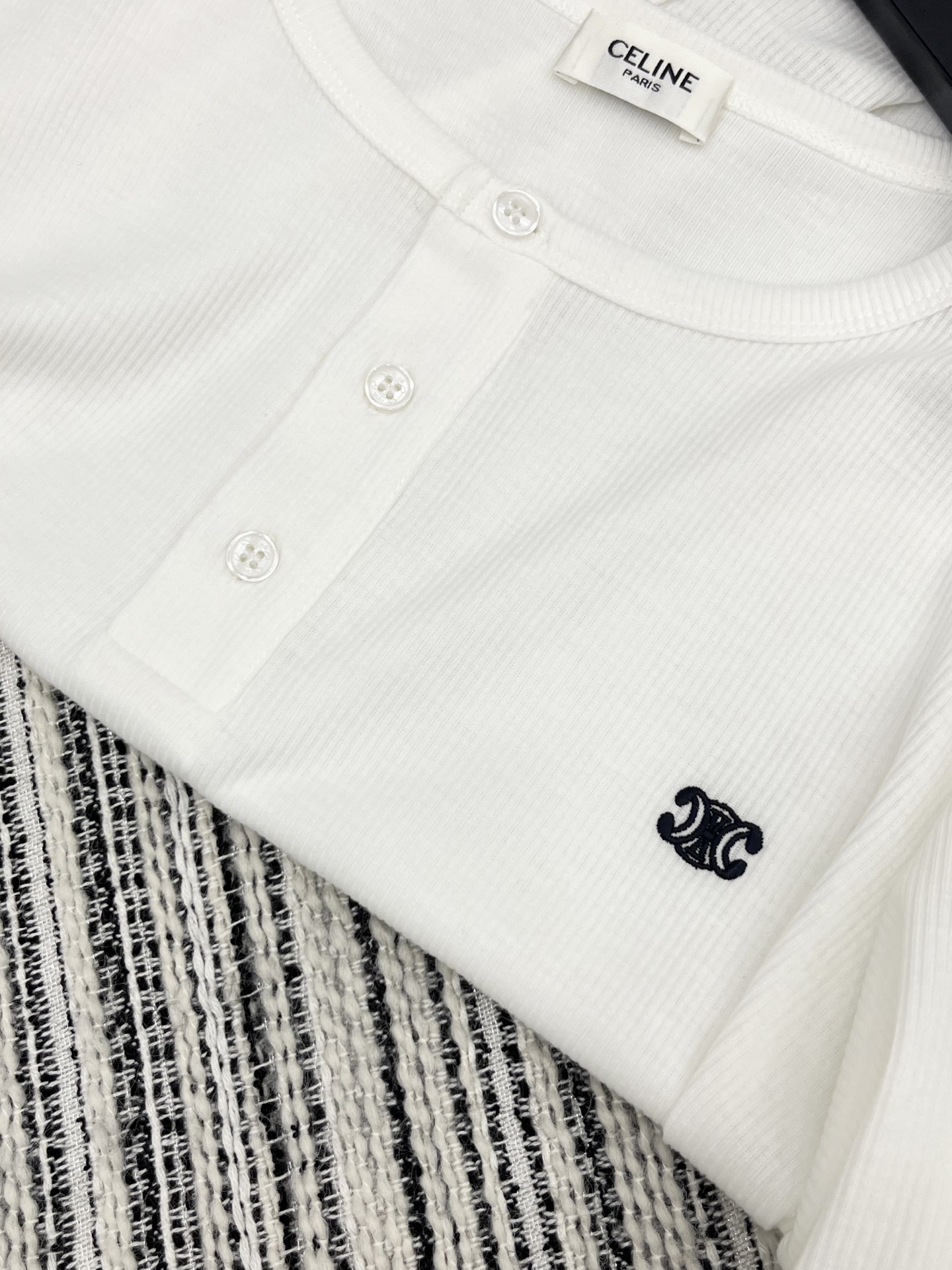 “2025 New Arrival: Celin’s Casual Long Sleeve Suit for Women in Black and White – Sizes S, M, L” - 图片 5