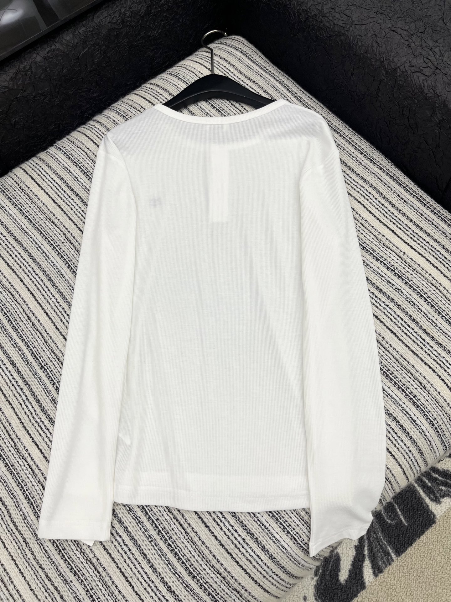 “2025 New Arrival: Celin’s Casual Long Sleeve Suit for Women in Black and White – Sizes S, M, L” - 图片 6