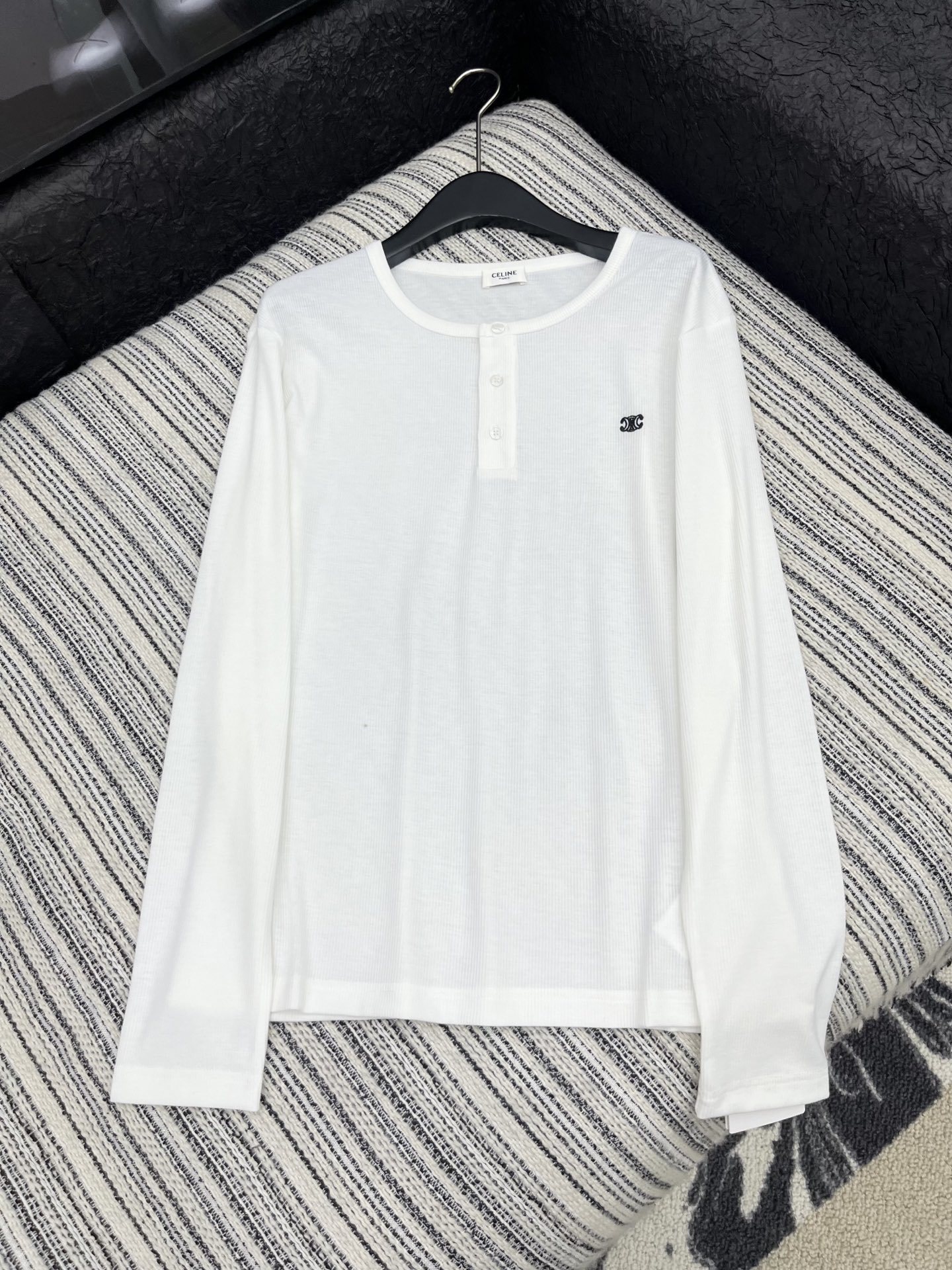 “2025 New Arrival: Celin’s Casual Long Sleeve Suit for Women in Black and White – Sizes S, M, L” - 图片 1