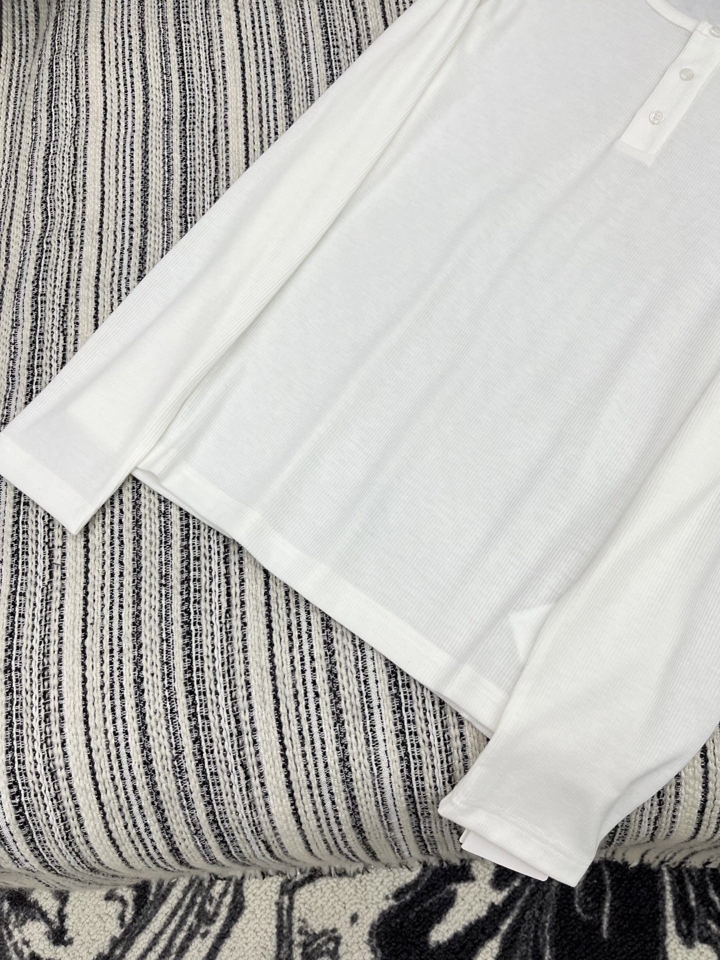 “2025 New Arrival: Celin’s Casual Long Sleeve Suit for Women in Black and White – Sizes S, M, L” - 图片 4