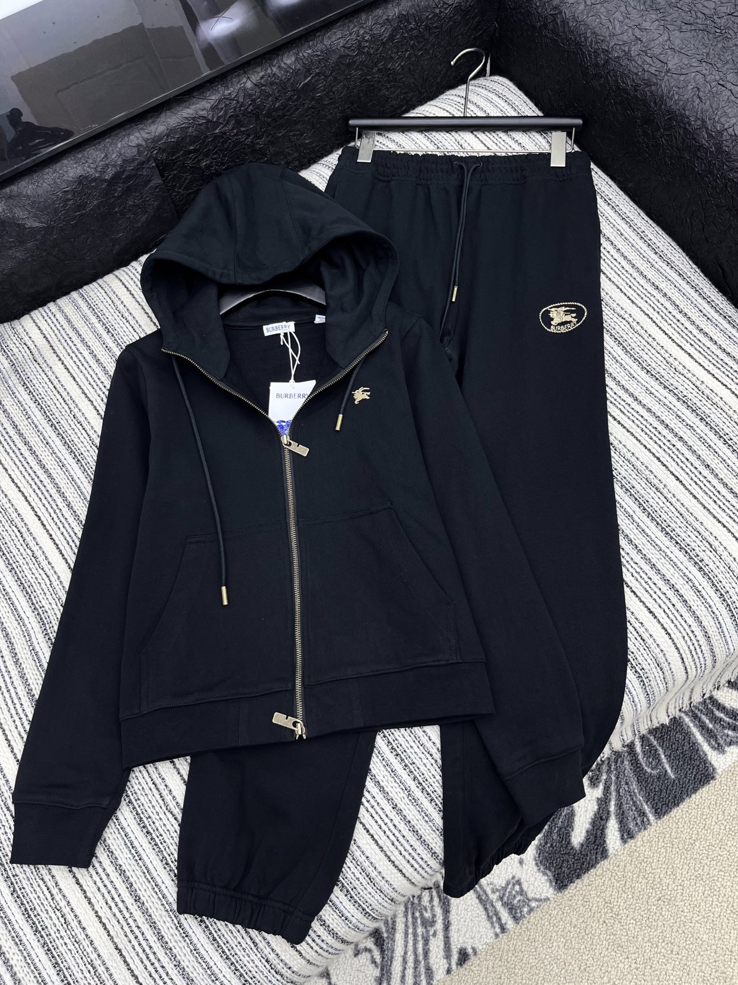 2025 New Winter Suit: High-End Tailoring, Heavy Embroidery, Elegant Leisure Fashion - 图片 1