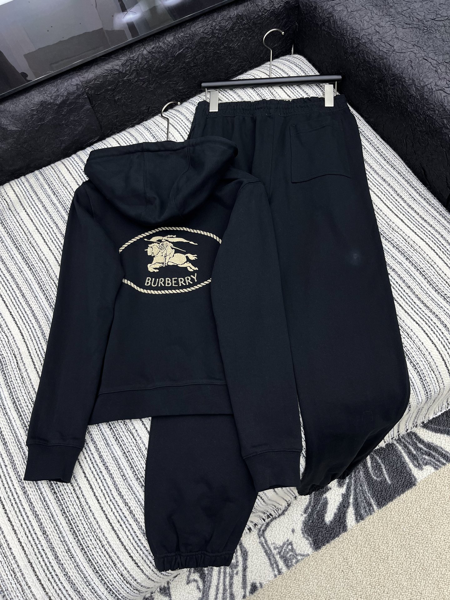 2025 New Winter Suit: High-End Tailoring, Heavy Embroidery, Elegant Leisure Fashion - 图片 2