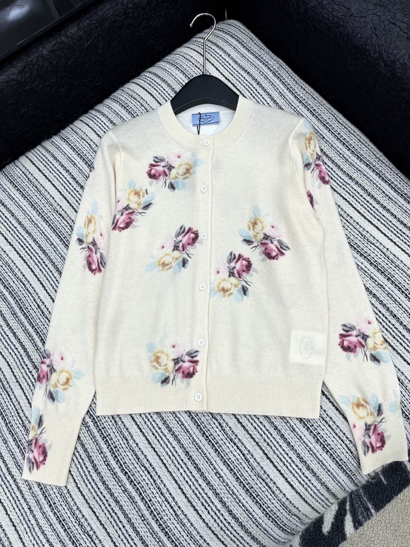 2025 Fashion: Hard-Core Female Suit in Almond, Perfect Fit for Any Occasion - 图片 1