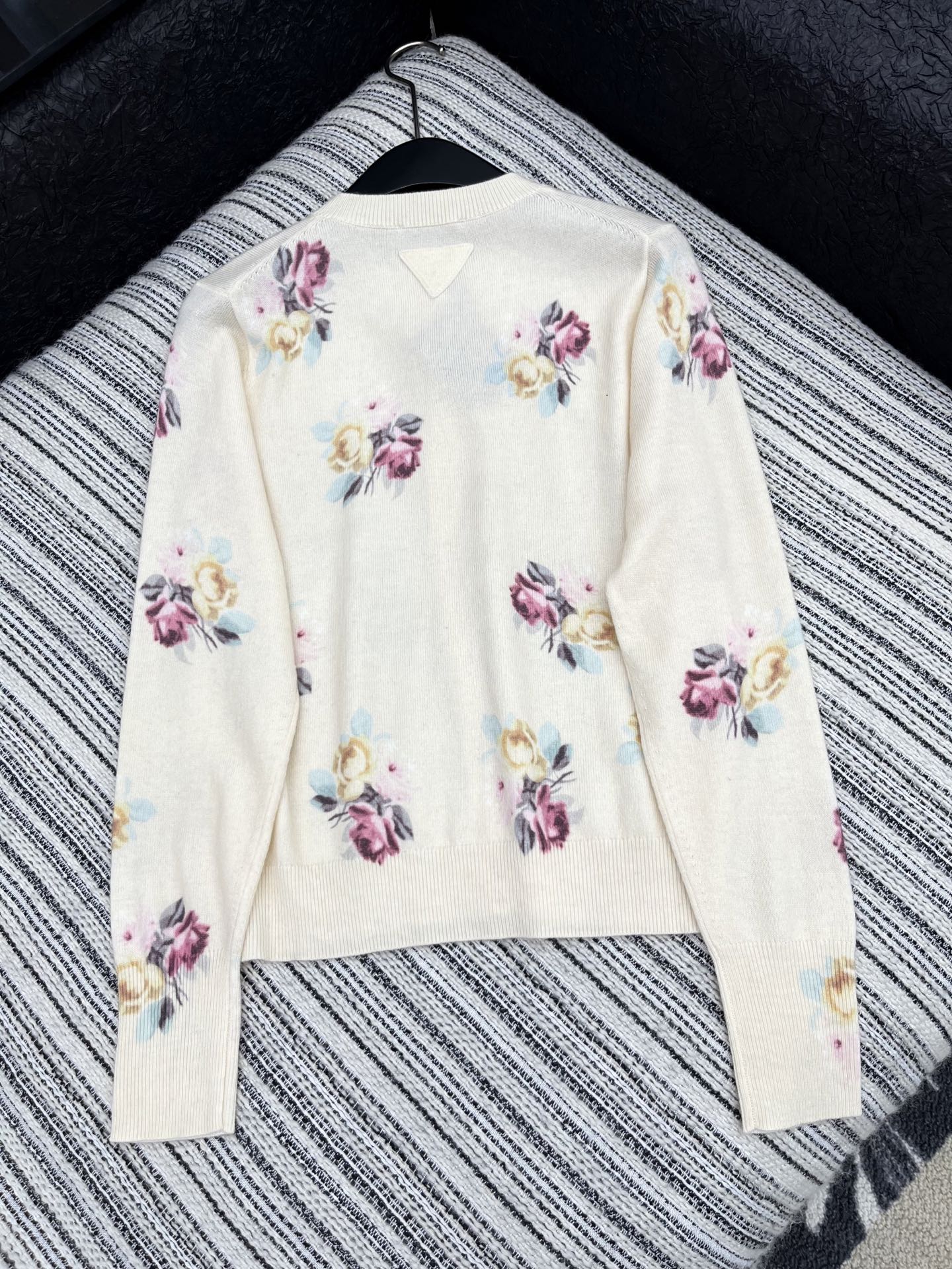 2025 Fashion: Hard-Core Female Suit in Almond, Perfect Fit for Any Occasion - 图片 6