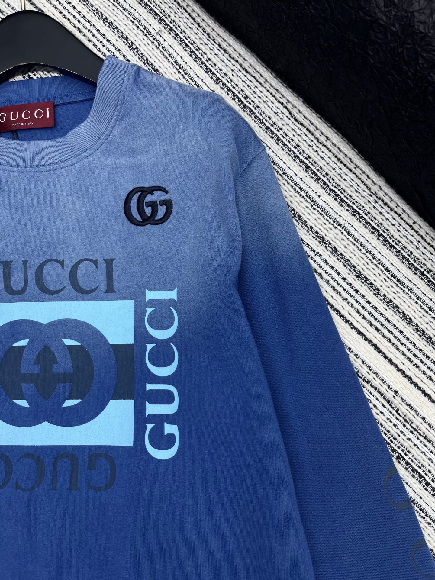 “2025 Cashmere Gucci Suit: Comfortable, Stylish, and Versatile in Blue” - 图片 3