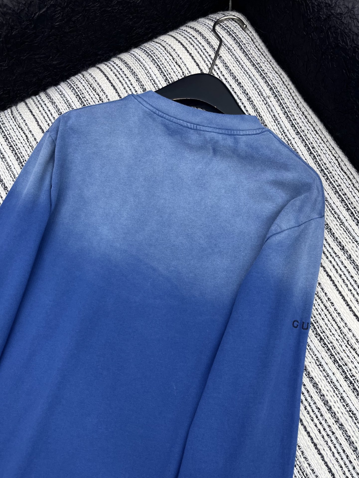 “2025 Cashmere Gucci Suit: Comfortable, Stylish, and Versatile in Blue” - 图片 6