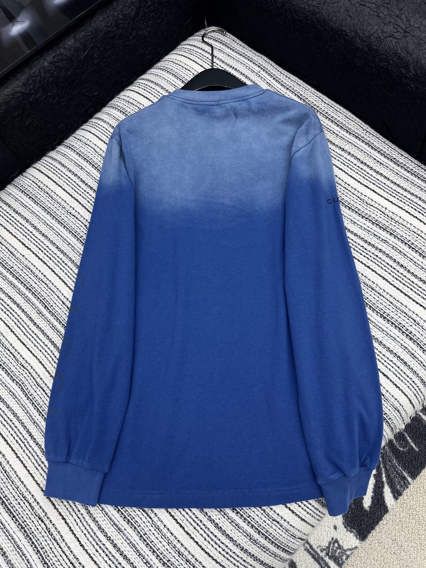 “2025 Cashmere Gucci Suit: Comfortable, Stylish, and Versatile in Blue” - 图片 5