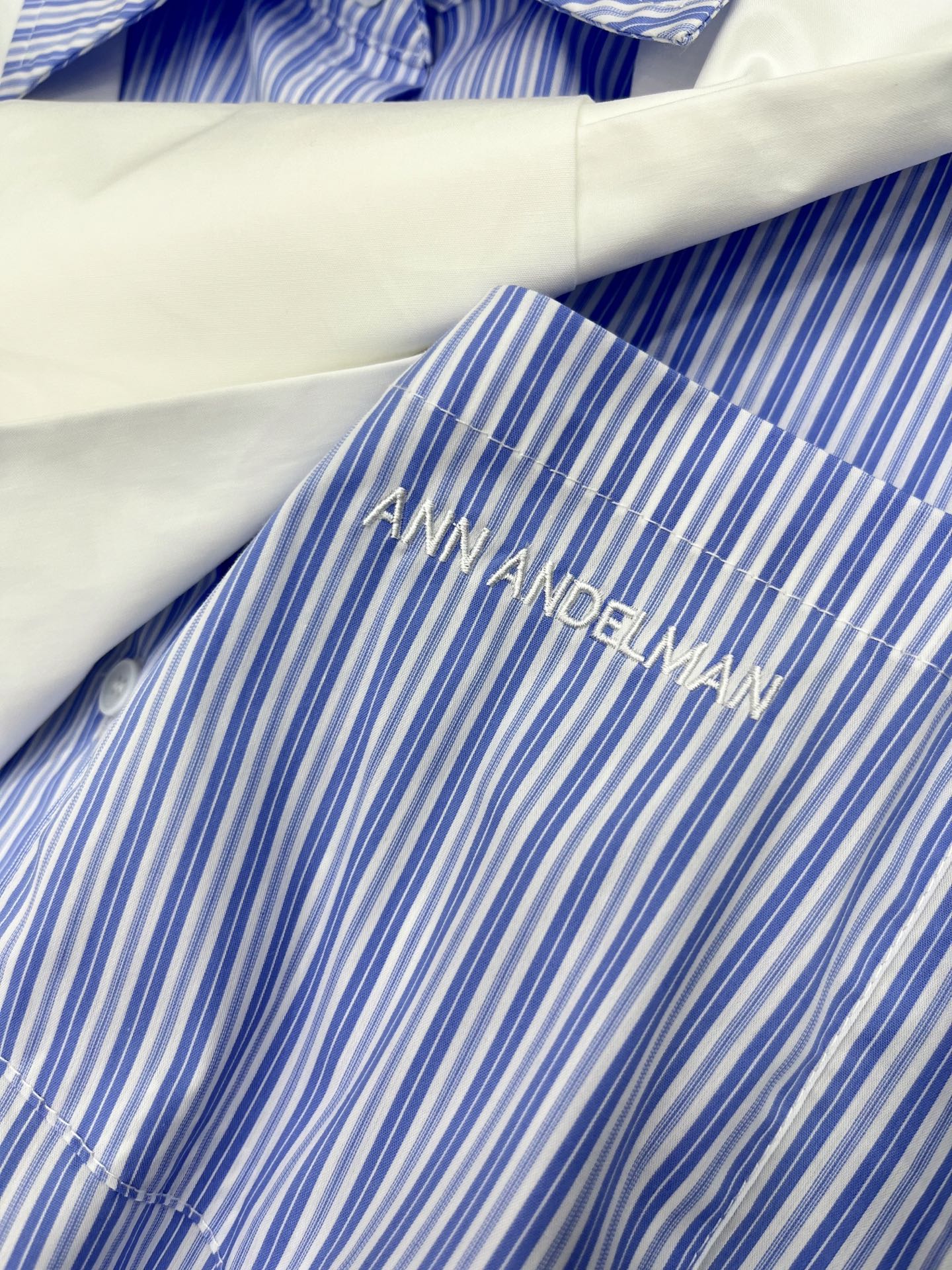 2025 New Embroidered Shawl Shirt for Women in Blue and White, High-Quality Cotton Silk - 图片 6