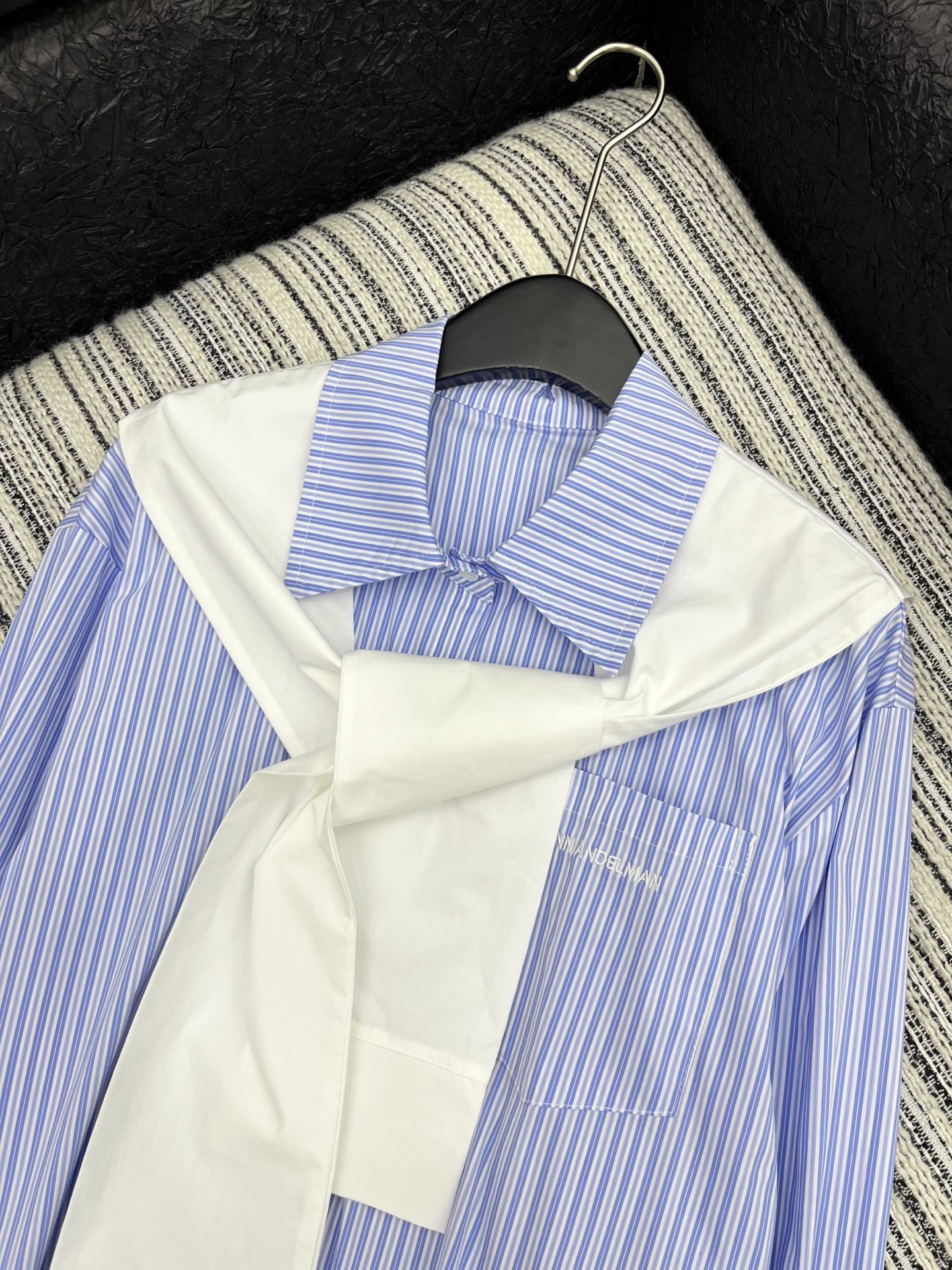 2025 New Embroidered Shawl Shirt for Women in Blue and White, High-Quality Cotton Silk - 图片 2