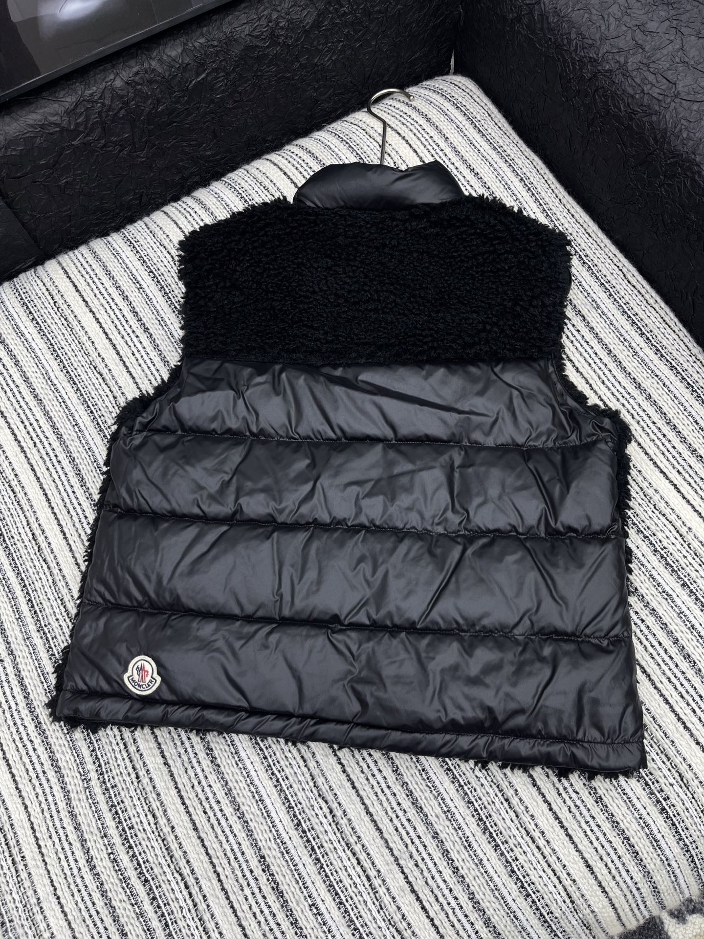 🛒𝐍𝐄𝐖 · 𝟐𝟎𝟐5/爆款现货

【原版定制】Mon*｜25秋冬泰迪毛毛拼接羽绒马甲外套
代购爆款本季
